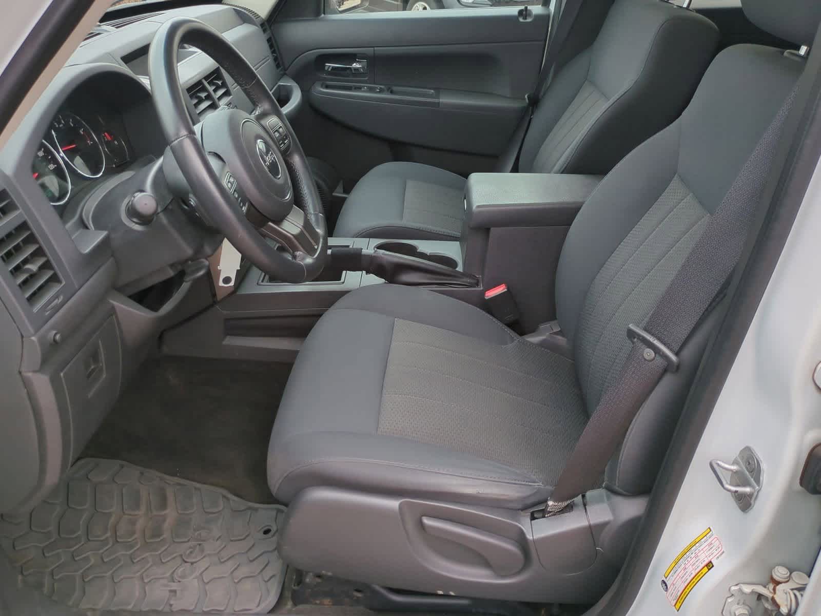 2012 Jeep Liberty Sport 16
