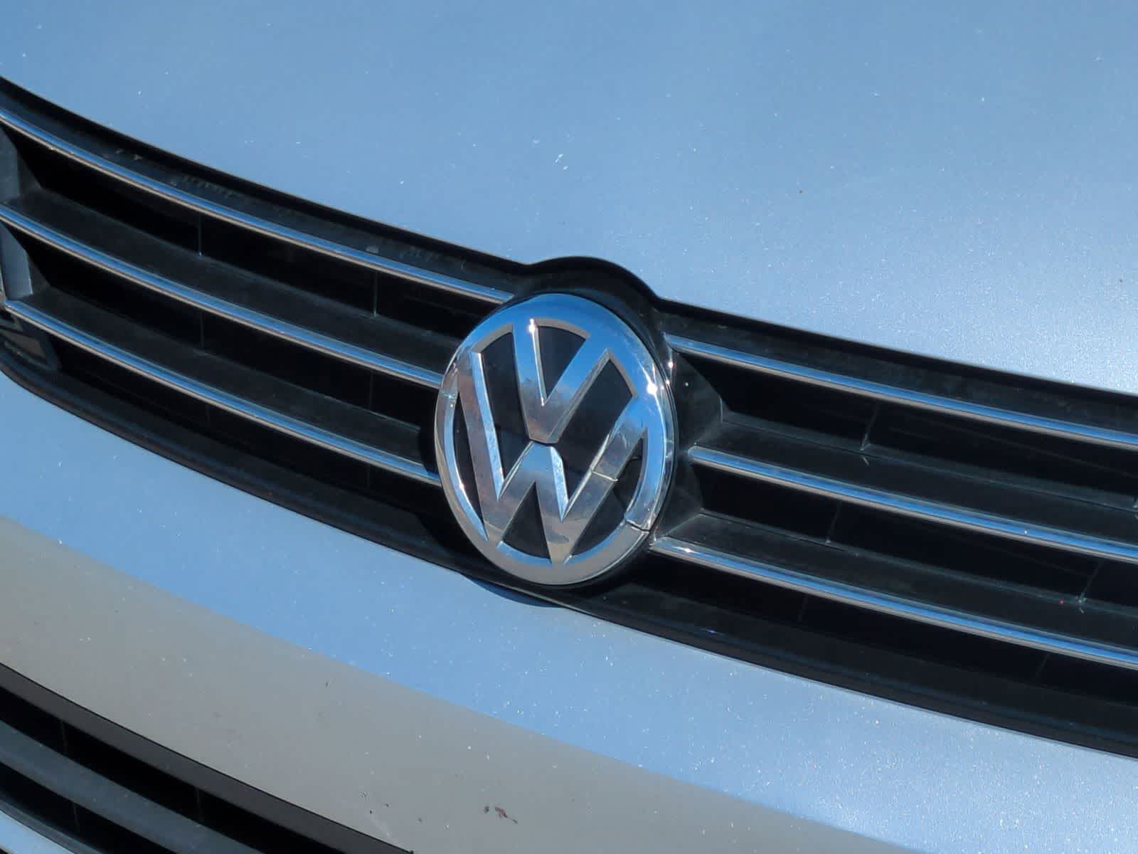 Thumbnail: 2015 Volkswagen Jetta - 12