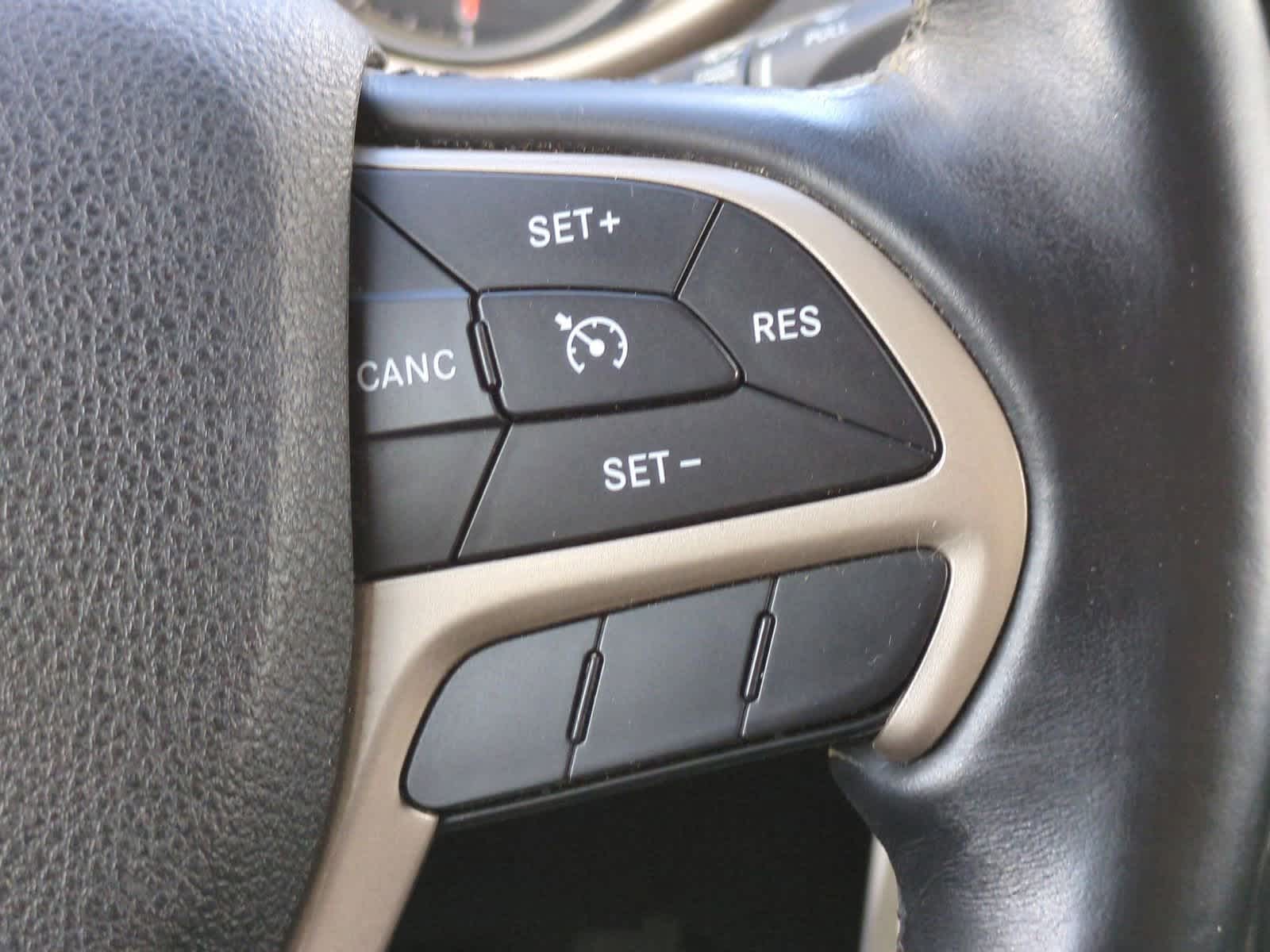 Thumbnail: 2017 Jeep Cherokee - 23