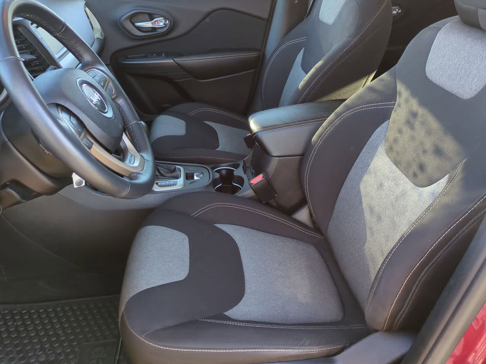 Thumbnail: 2016 Jeep Cherokee - 16