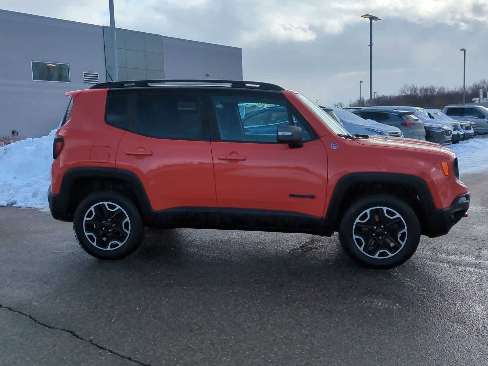 Thumbnail: 2017 Jeep Renegade - 9
