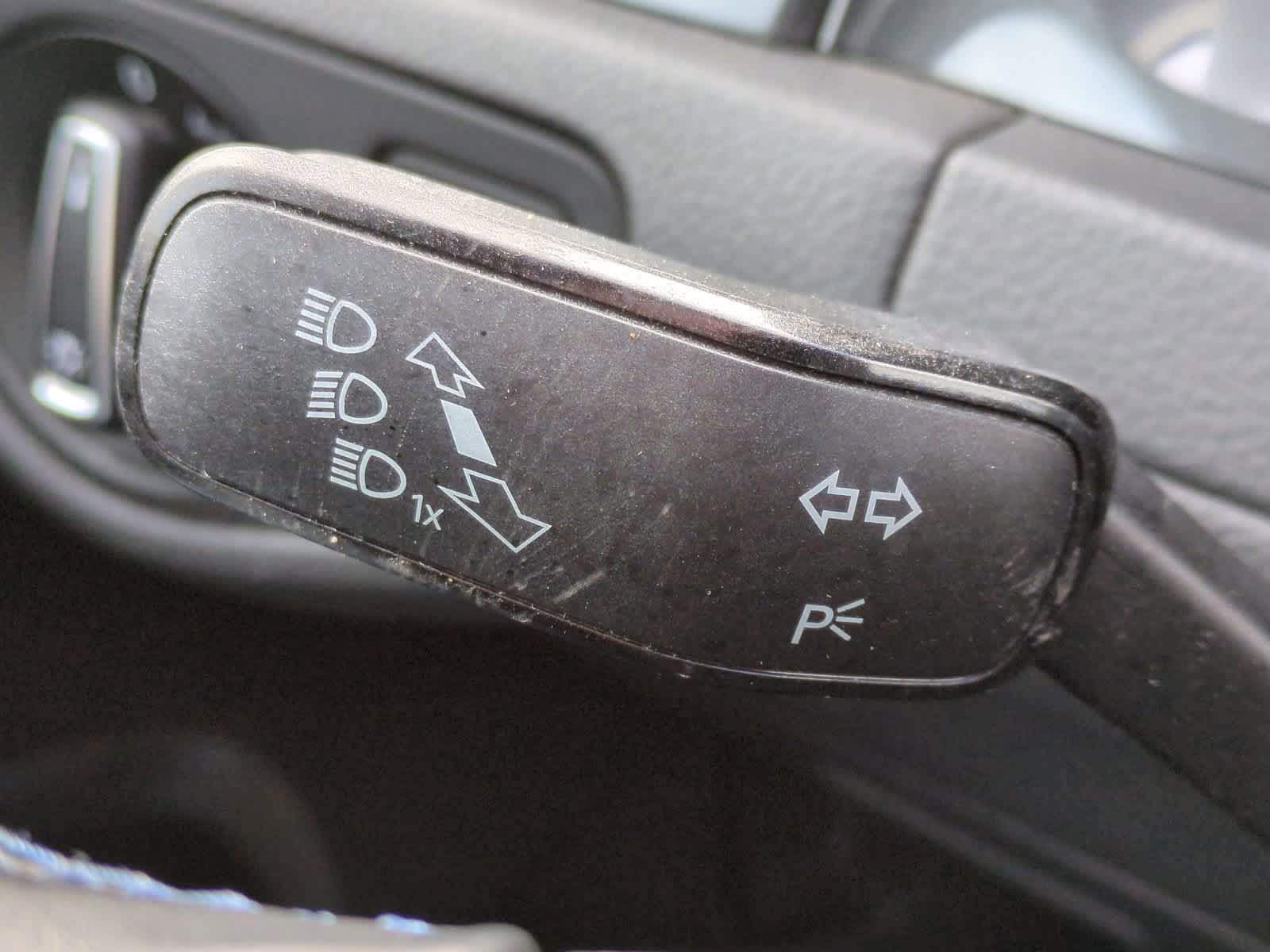 Thumbnail: 2017 Volkswagen e-Golf - 26