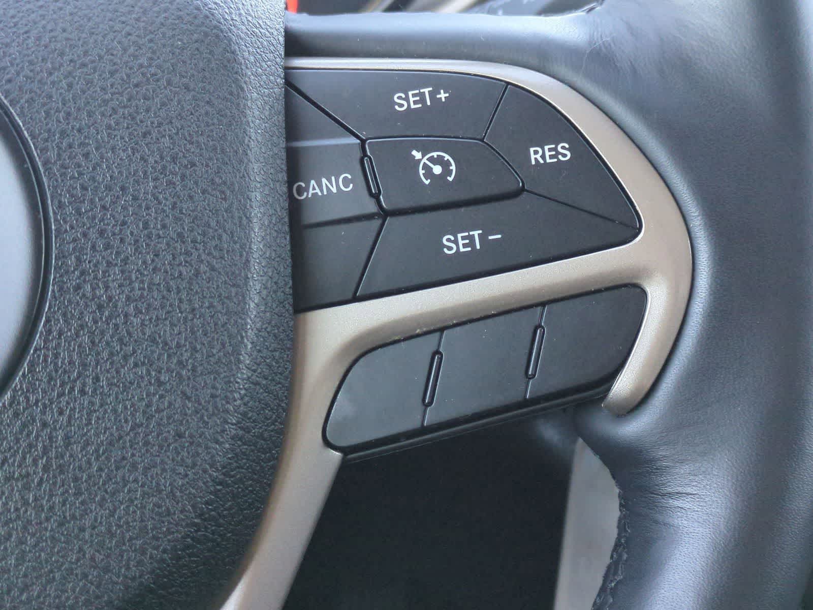 Thumbnail: 2016 Jeep Cherokee - 23