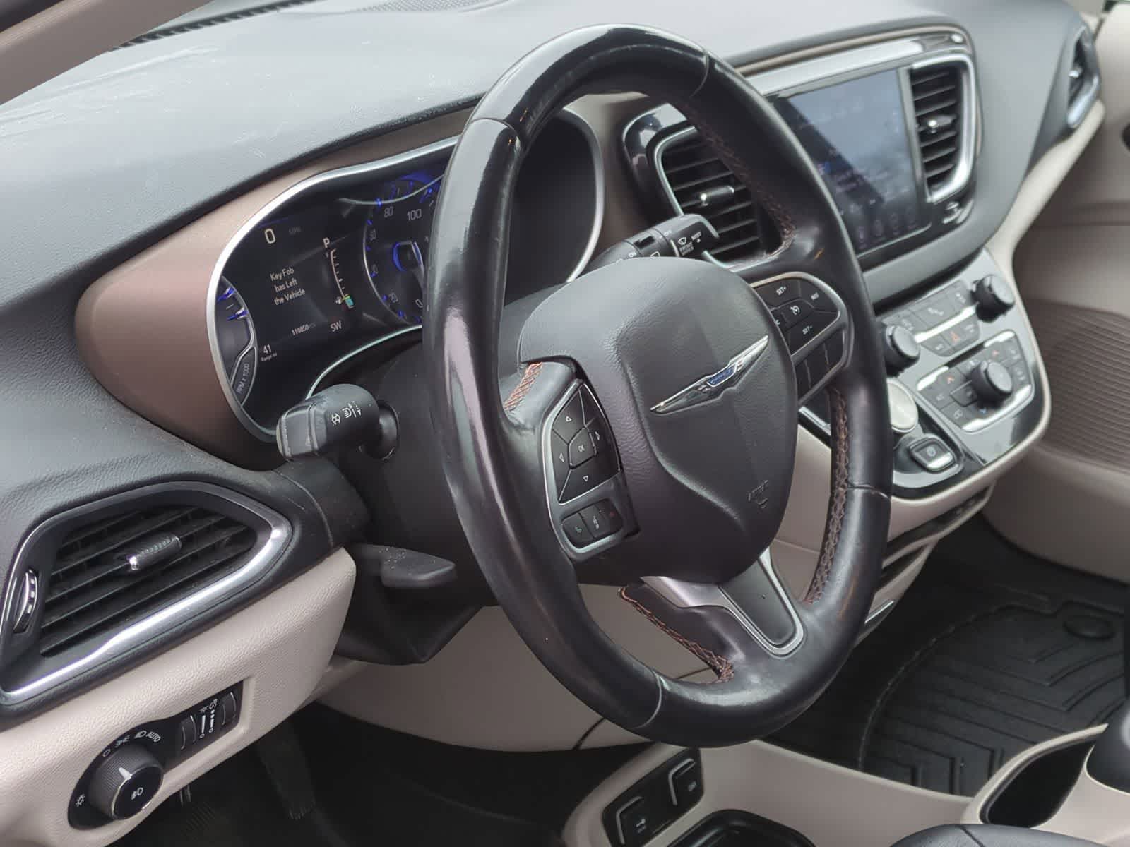 Thumbnail: 2018 Chrysler Pacifica - 6