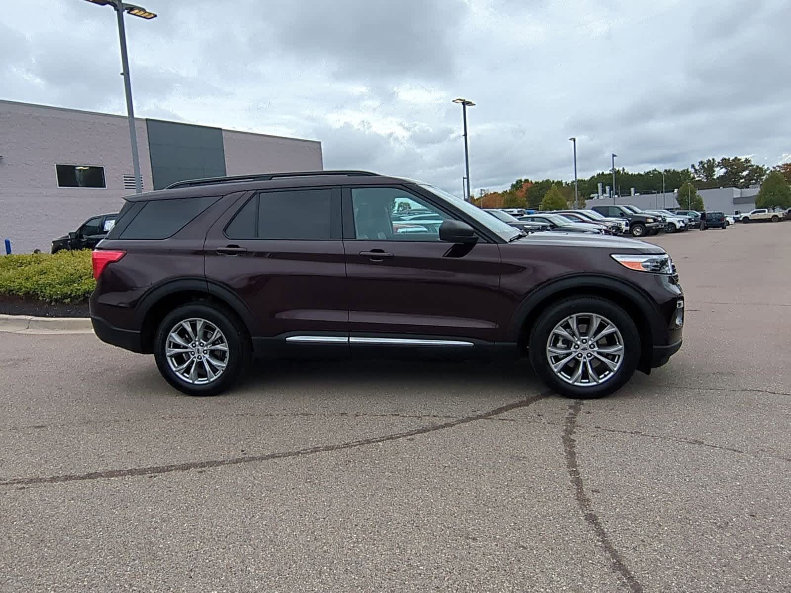 Thumbnail: 2022 Ford Explorer - 9