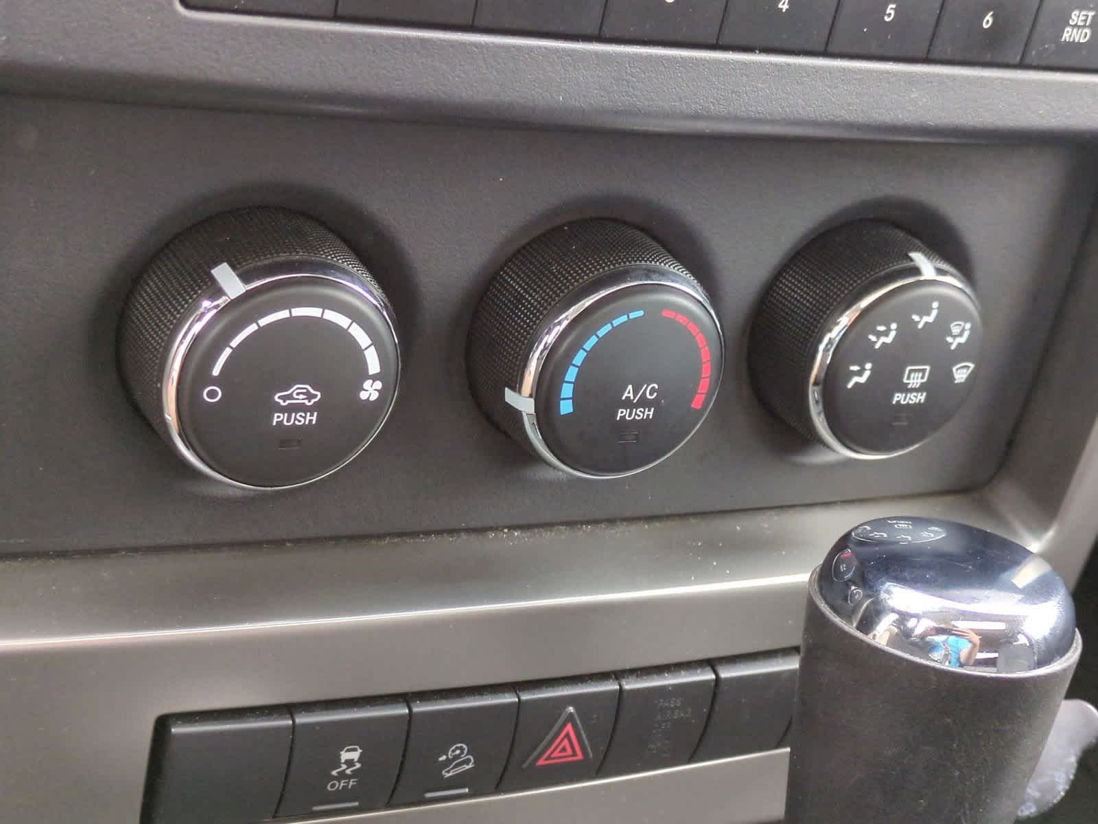 2012 Jeep Liberty Sport 30