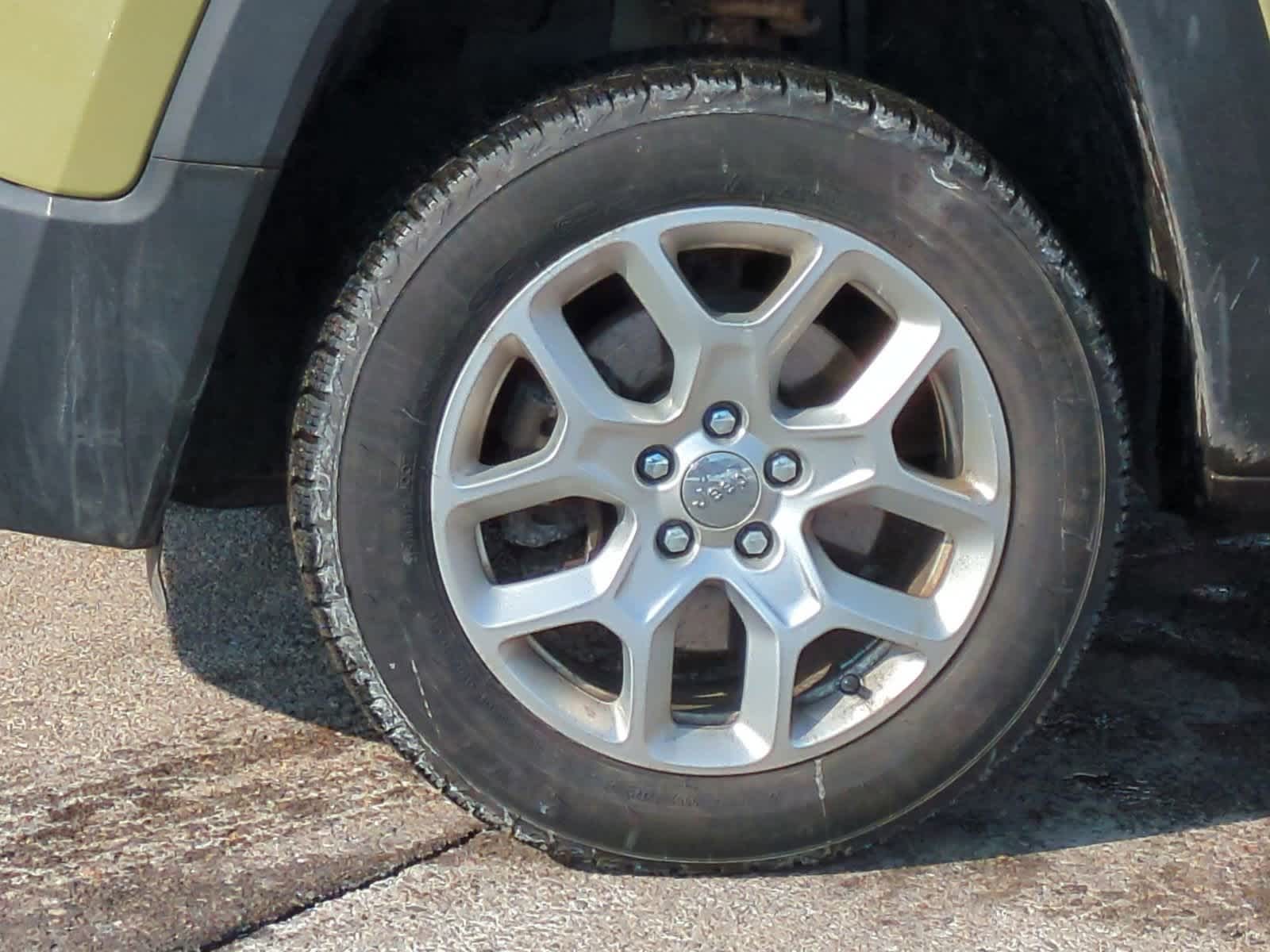 Thumbnail: 2015 Jeep Renegade - 14