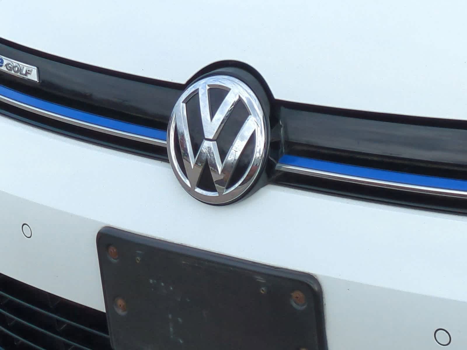 Thumbnail: 2017 Volkswagen e-Golf - 12