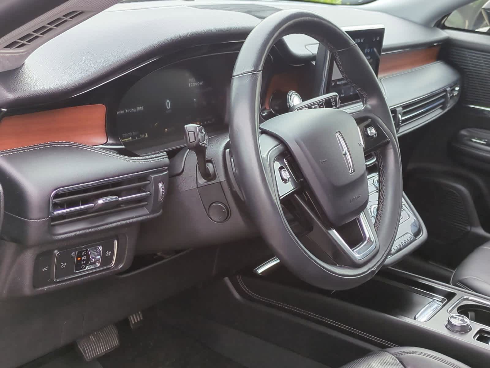 Thumbnail: 2022 Lincoln Corsair - 10