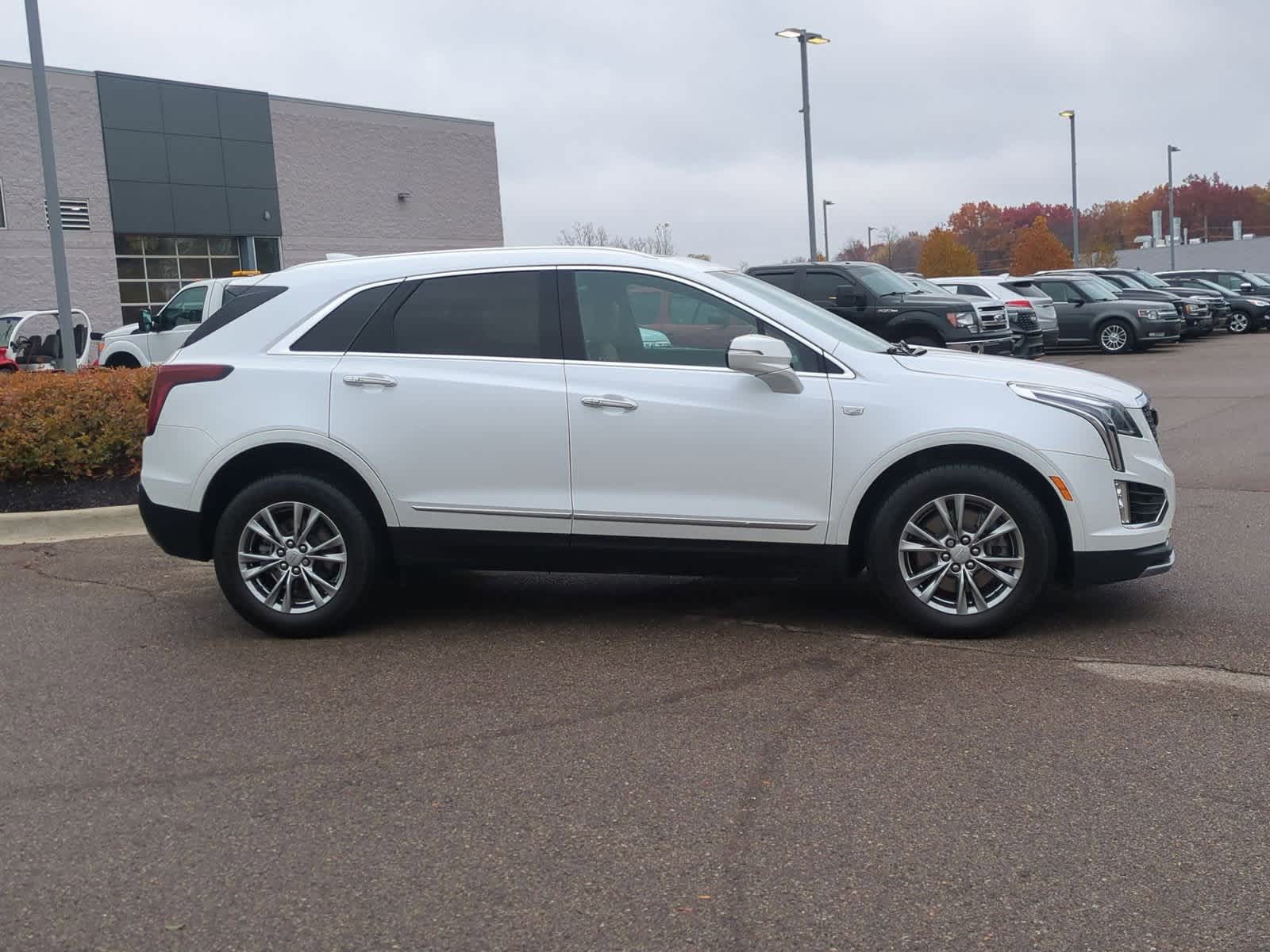 Thumbnail: 2023 Cadillac XT5 - 9