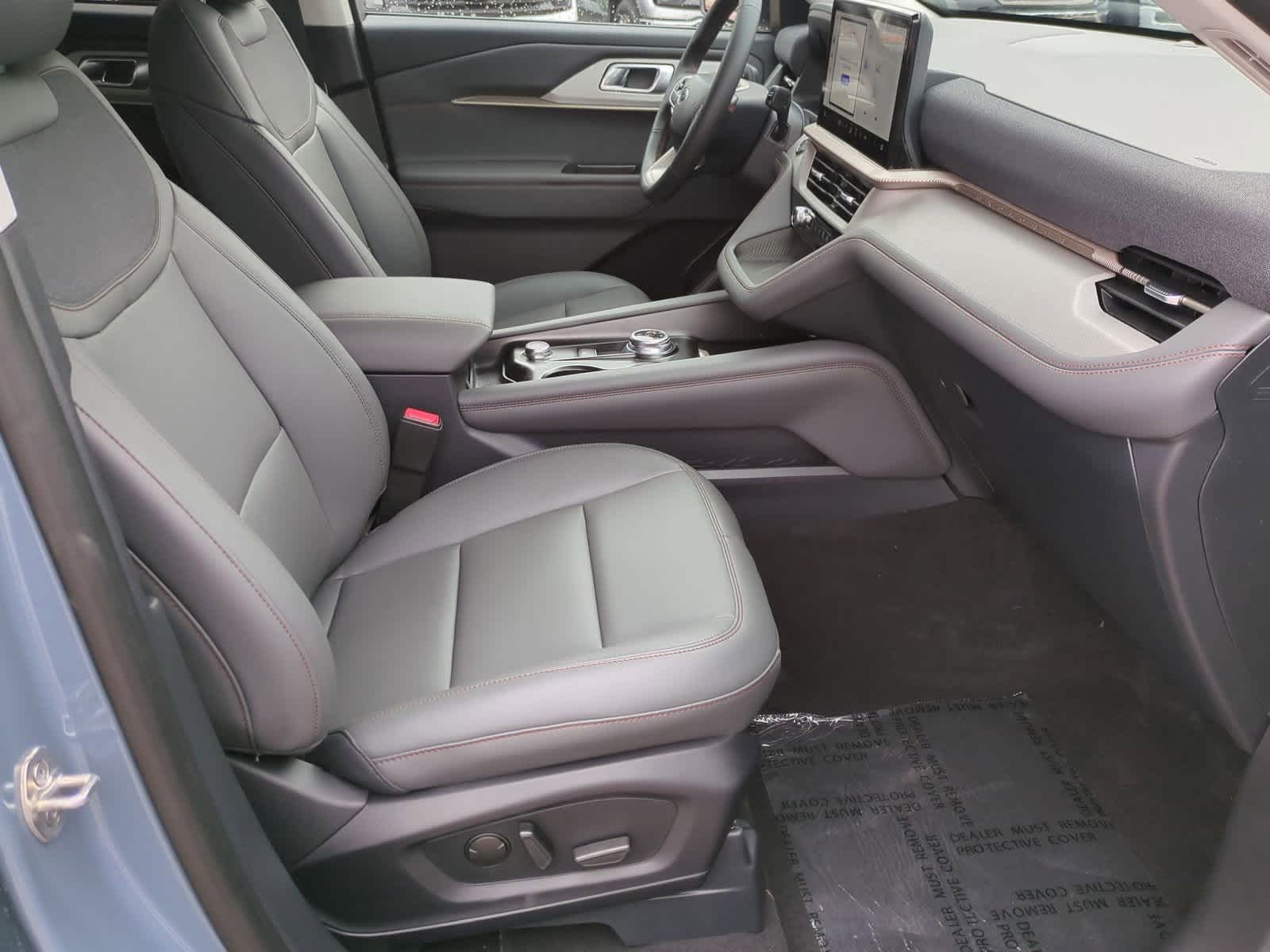 2025 Ford Explorer Active 21