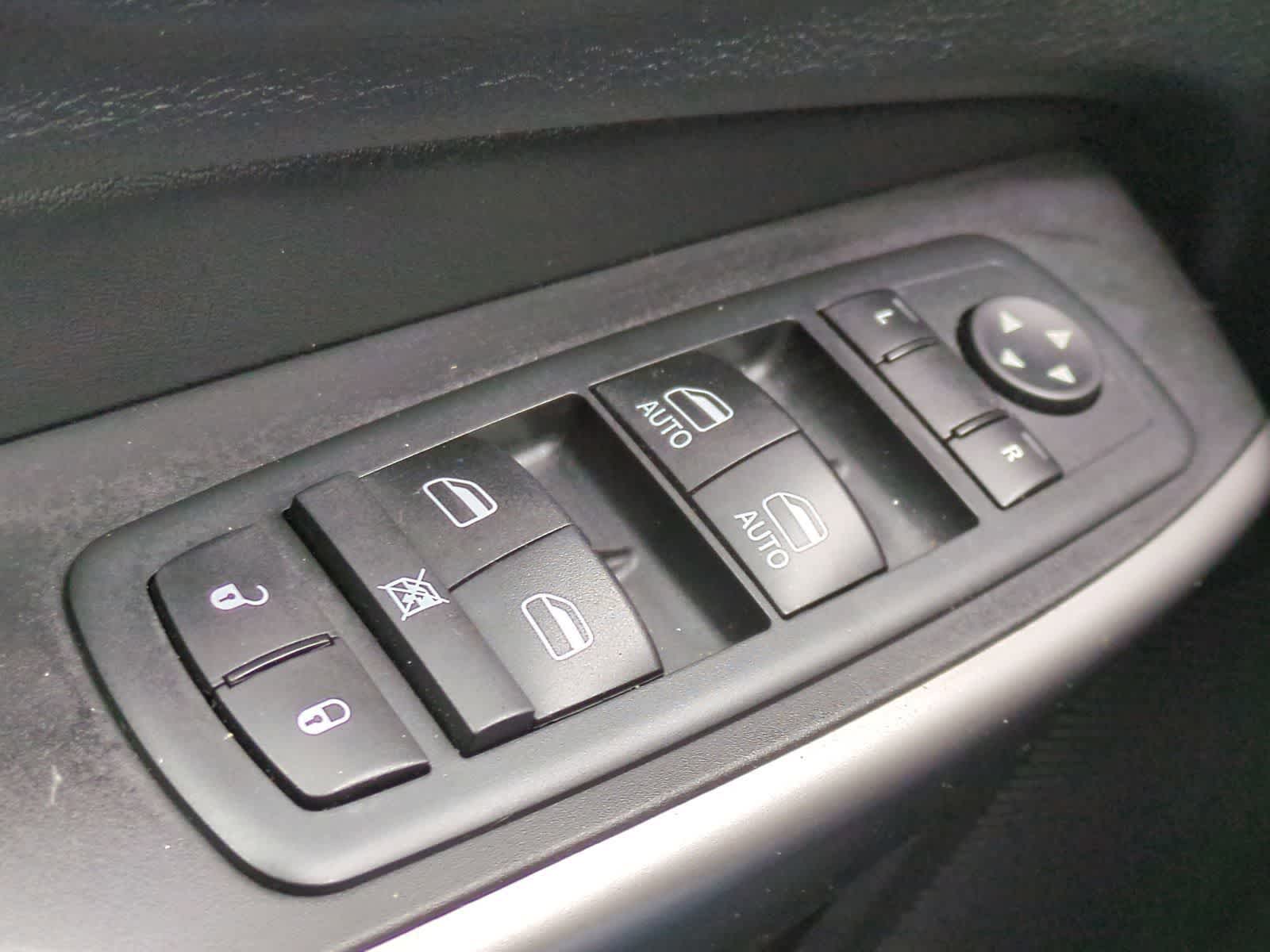 Thumbnail: 2020 Jeep Cherokee - 30