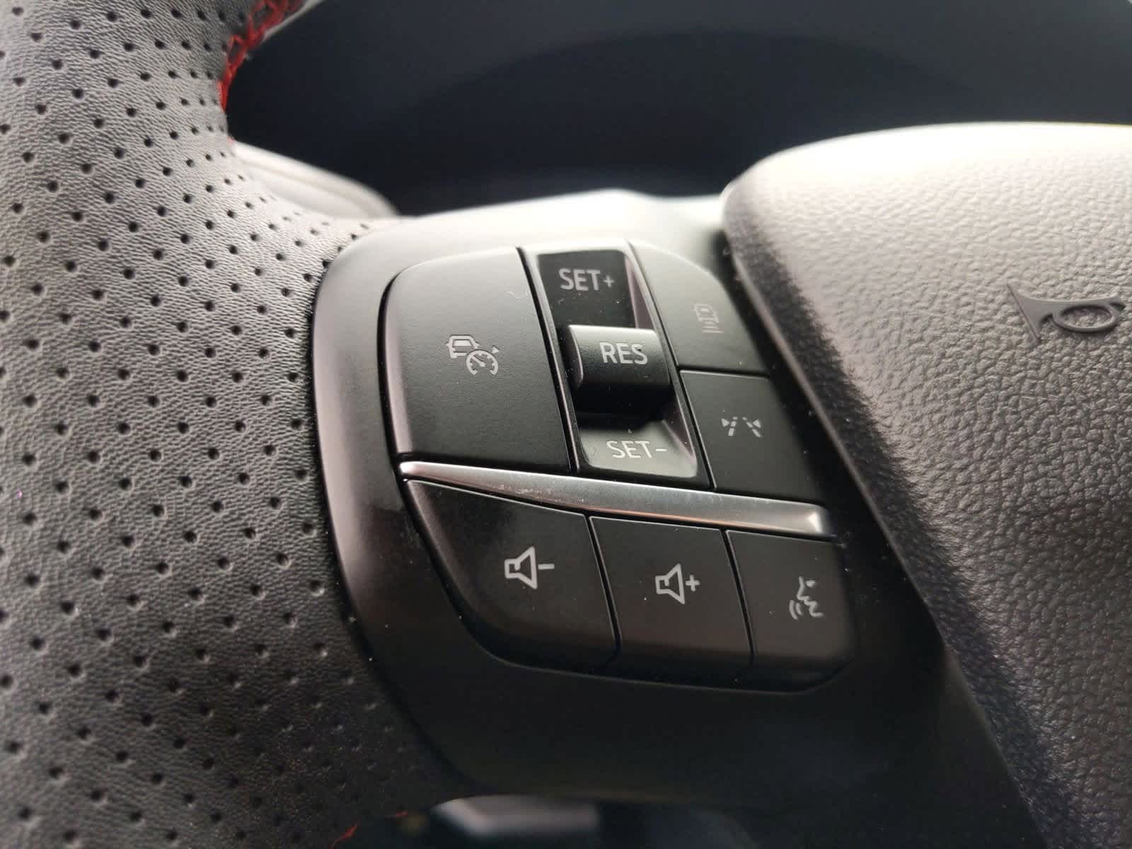 2025 Ford Escape ST-Line 23