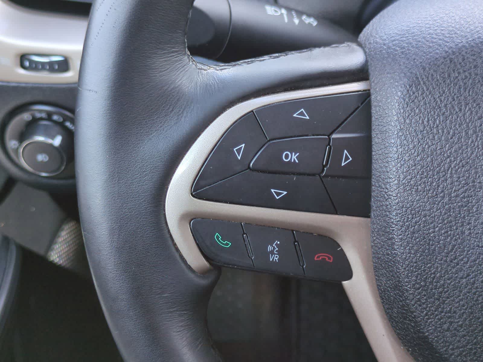 Thumbnail: 2016 Jeep Cherokee - 23