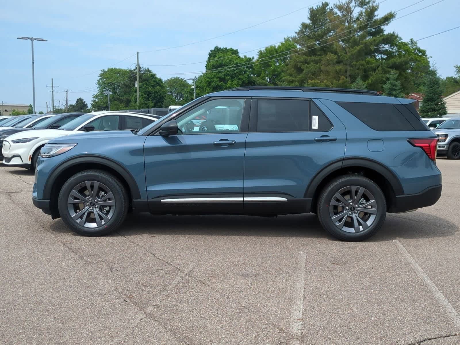 2025 Ford Explorer Active 5