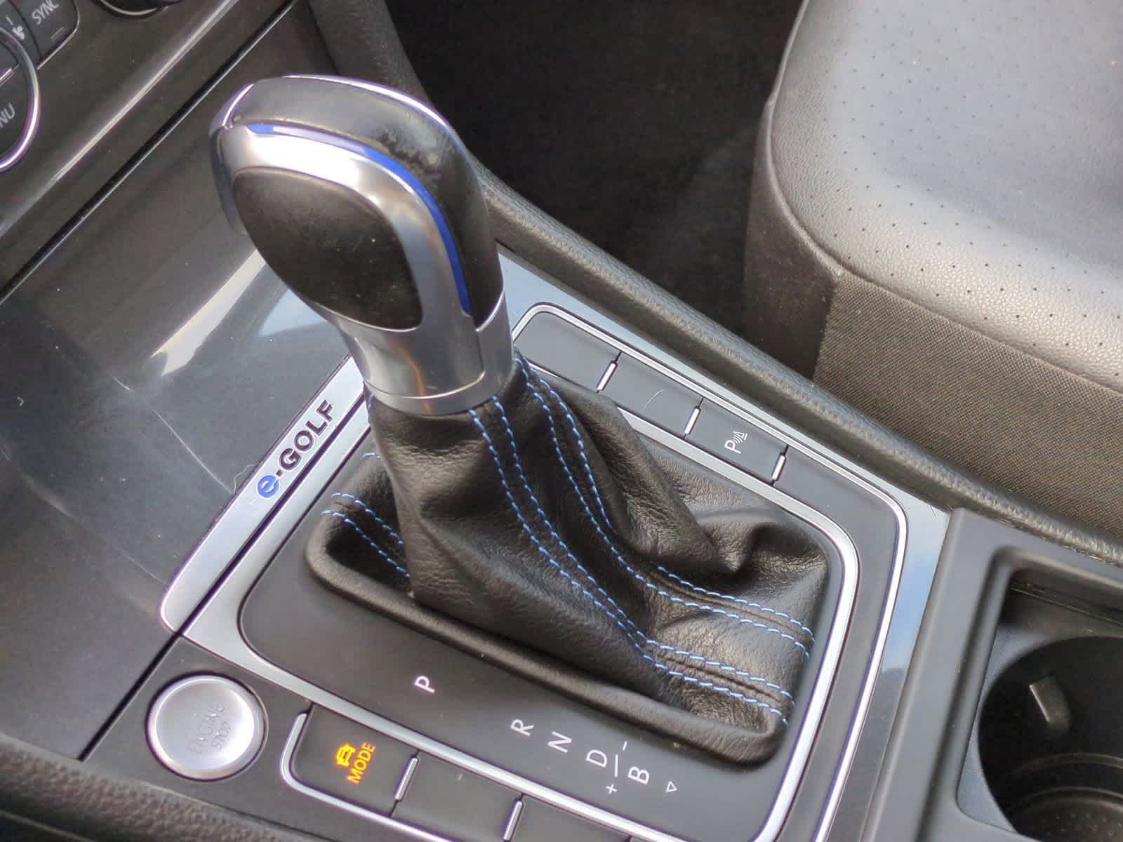 Thumbnail: 2017 Volkswagen e-Golf - 31