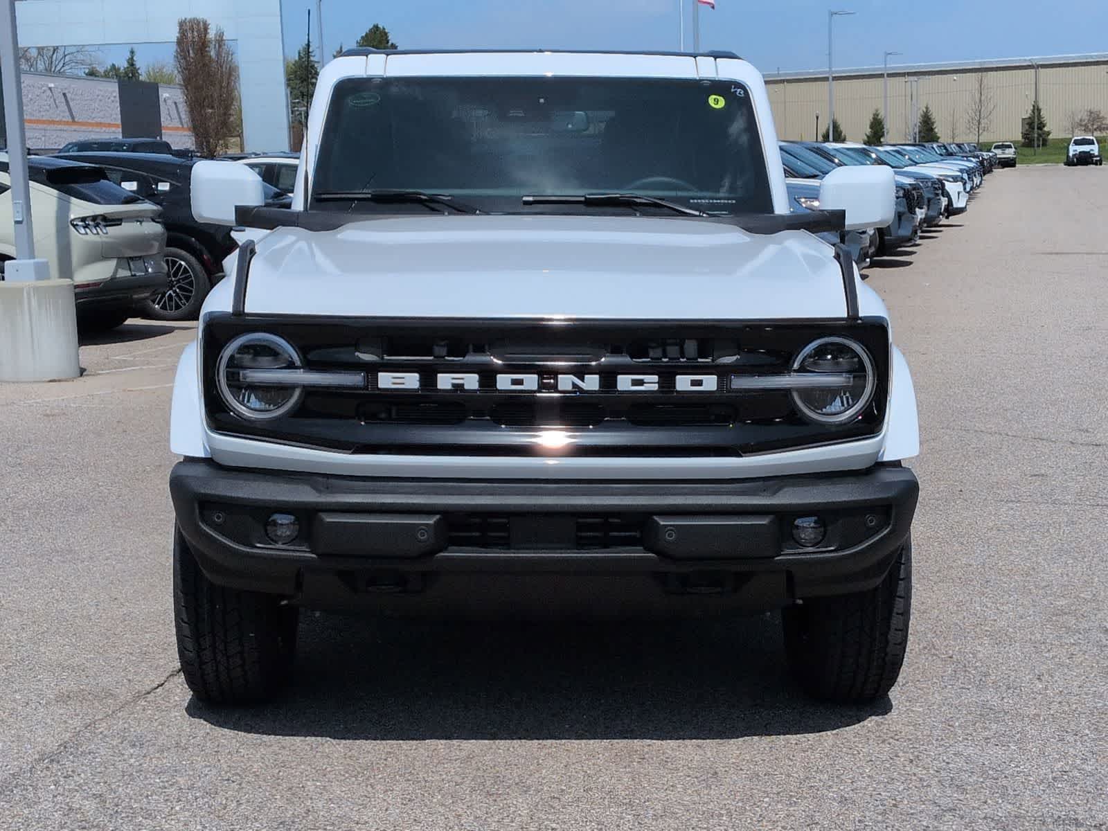 Thumbnail: 2026 Ford Bronco - 3