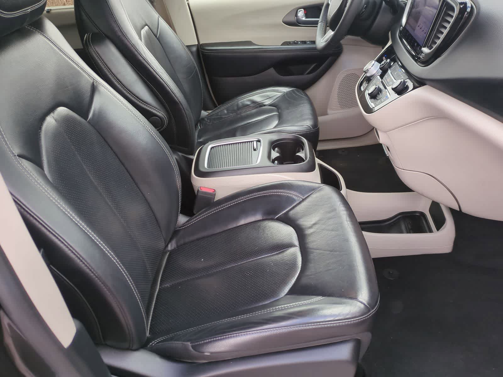 Thumbnail: 2022 Chrysler Pacifica - 21