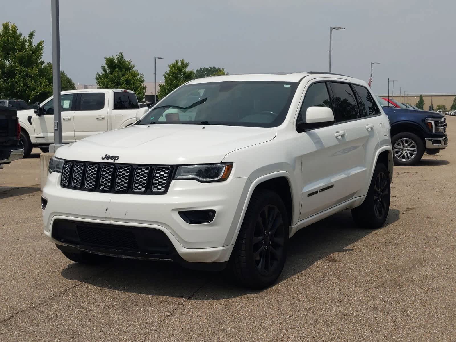 Thumbnail: 2020 Jeep Grand Cherokee - 4