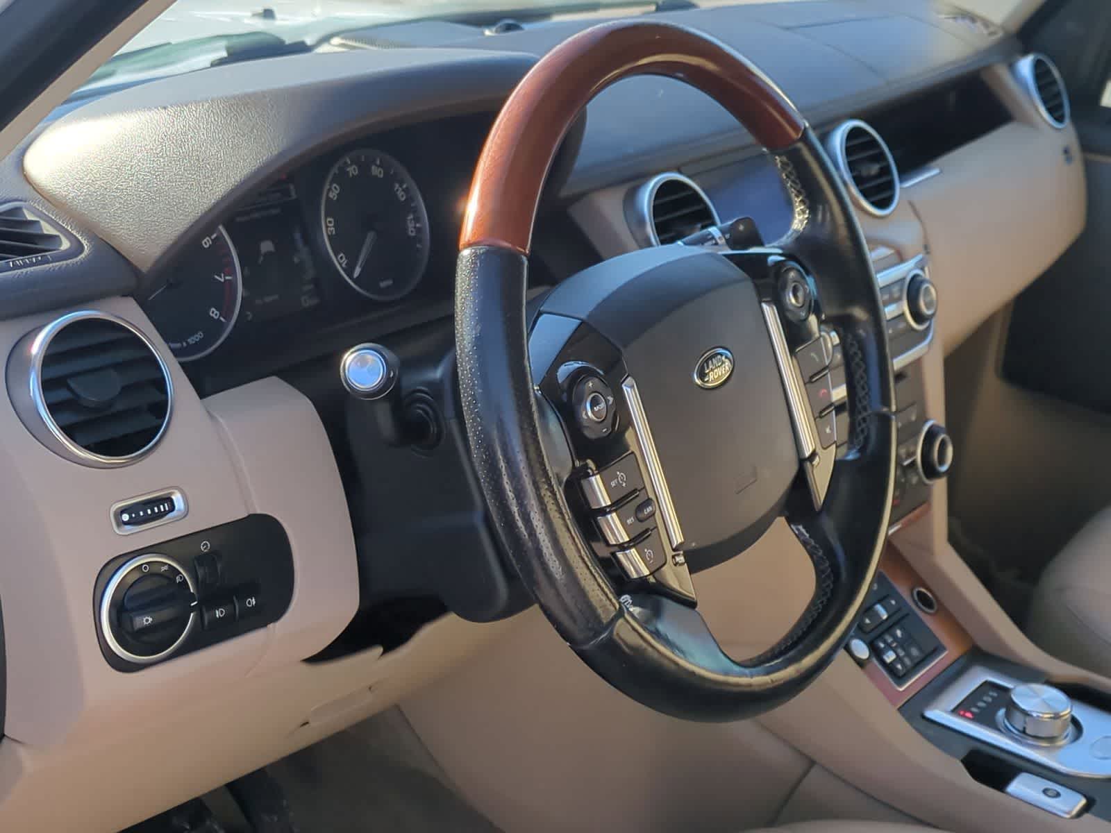 Thumbnail: 2016 Land Rover LR4 - 10