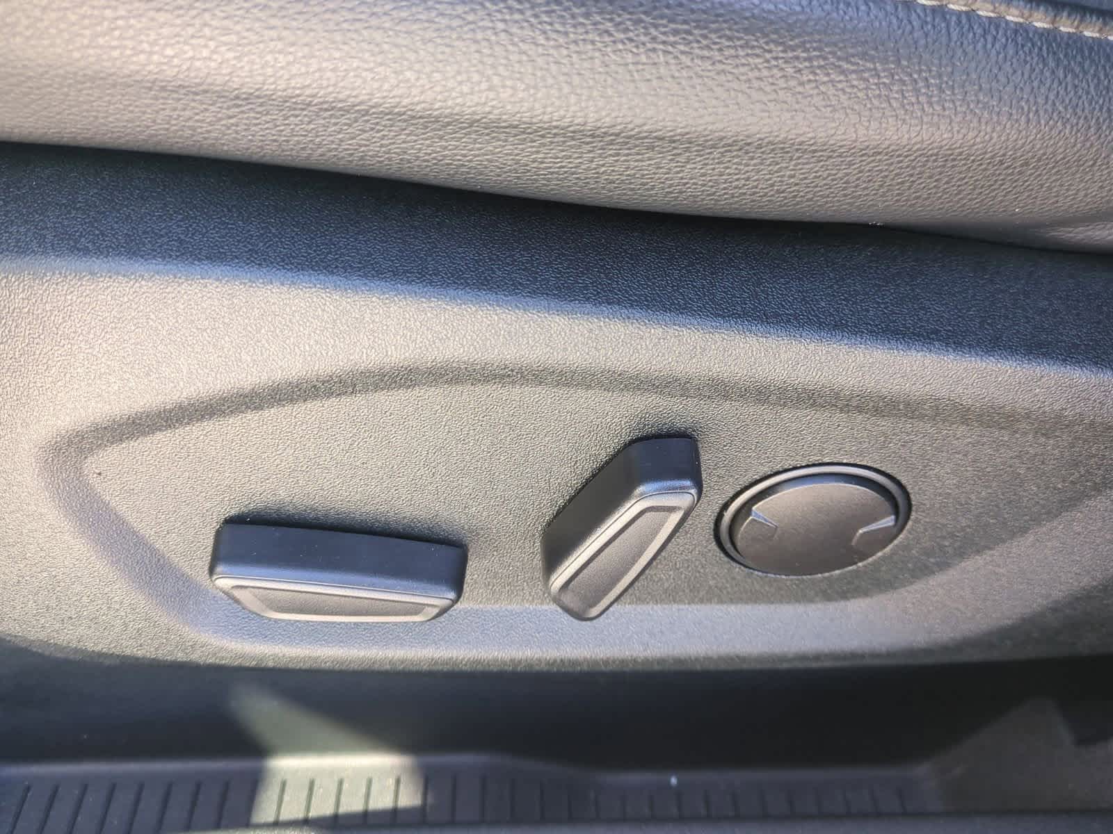 Thumbnail: 2022 Ford Edge - 17