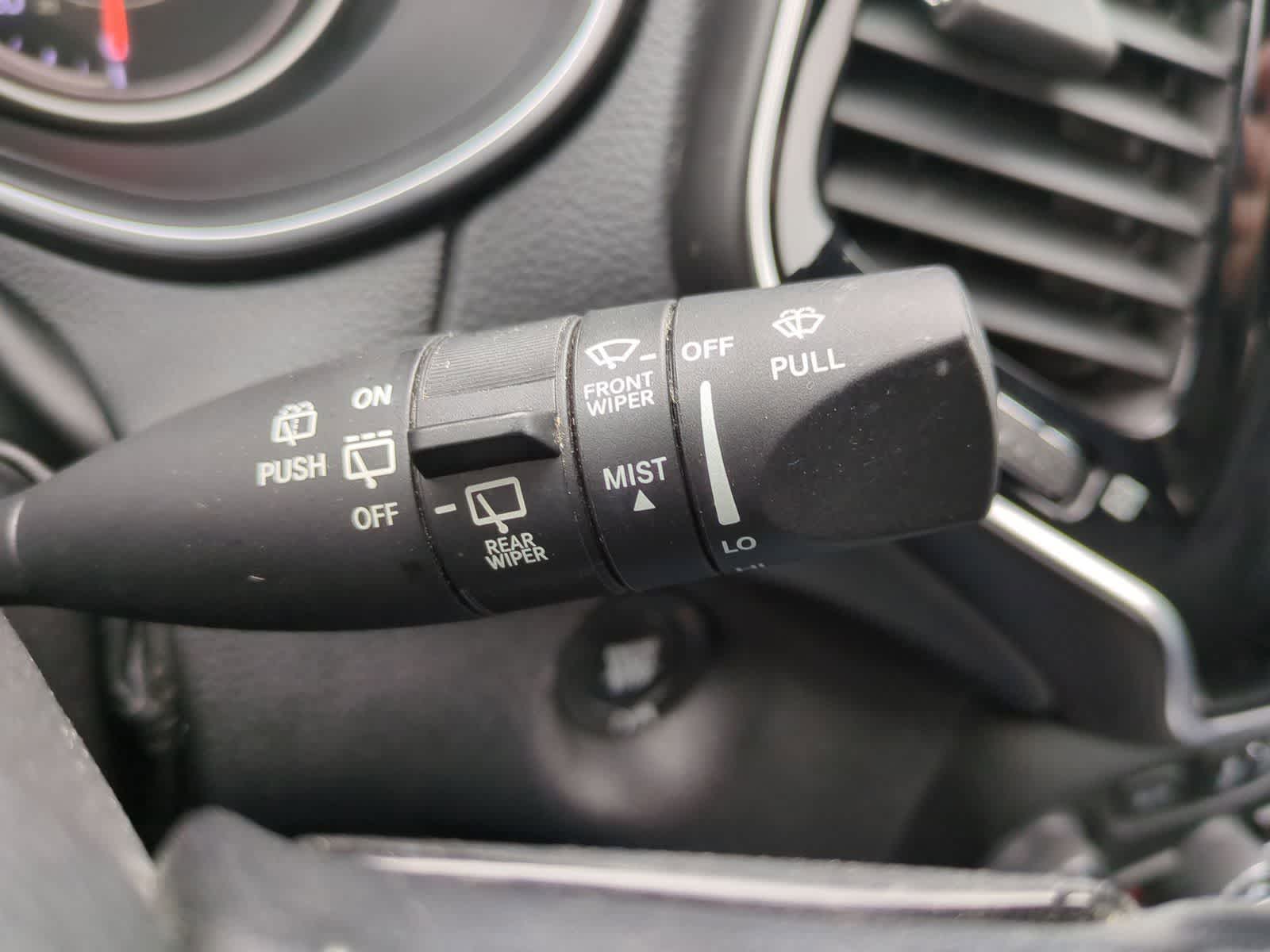 Thumbnail: 2020 Jeep Cherokee - 25