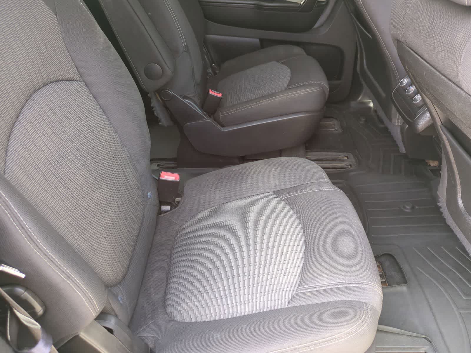 Thumbnail: 2015 Chevrolet Traverse - 21