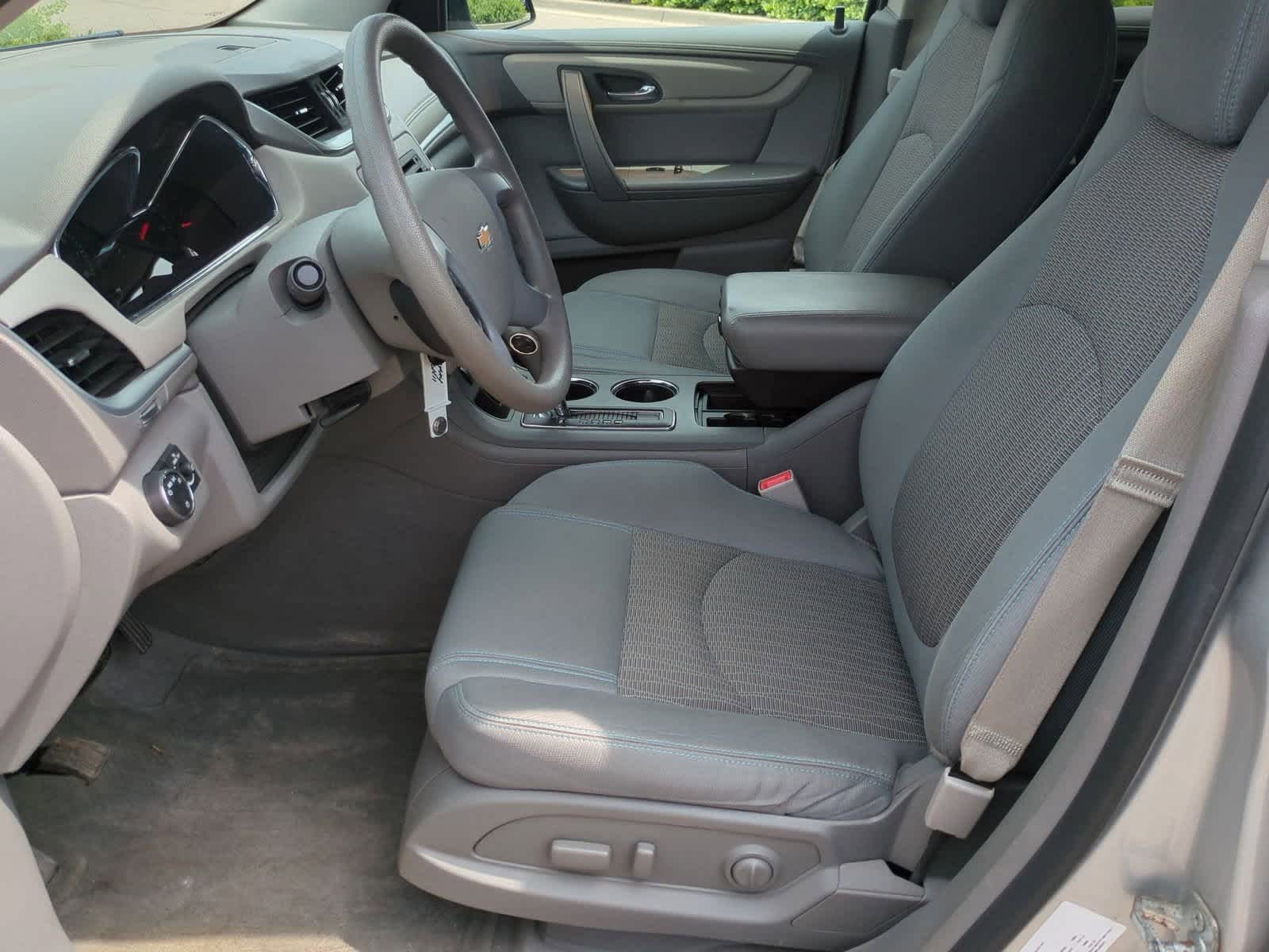 Thumbnail: 2017 Chevrolet Traverse - 16