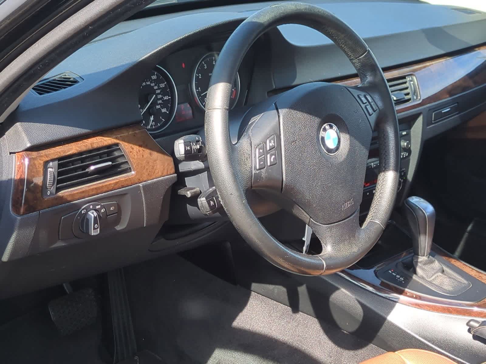 Thumbnail: 2010 BMW 3 Series - 10