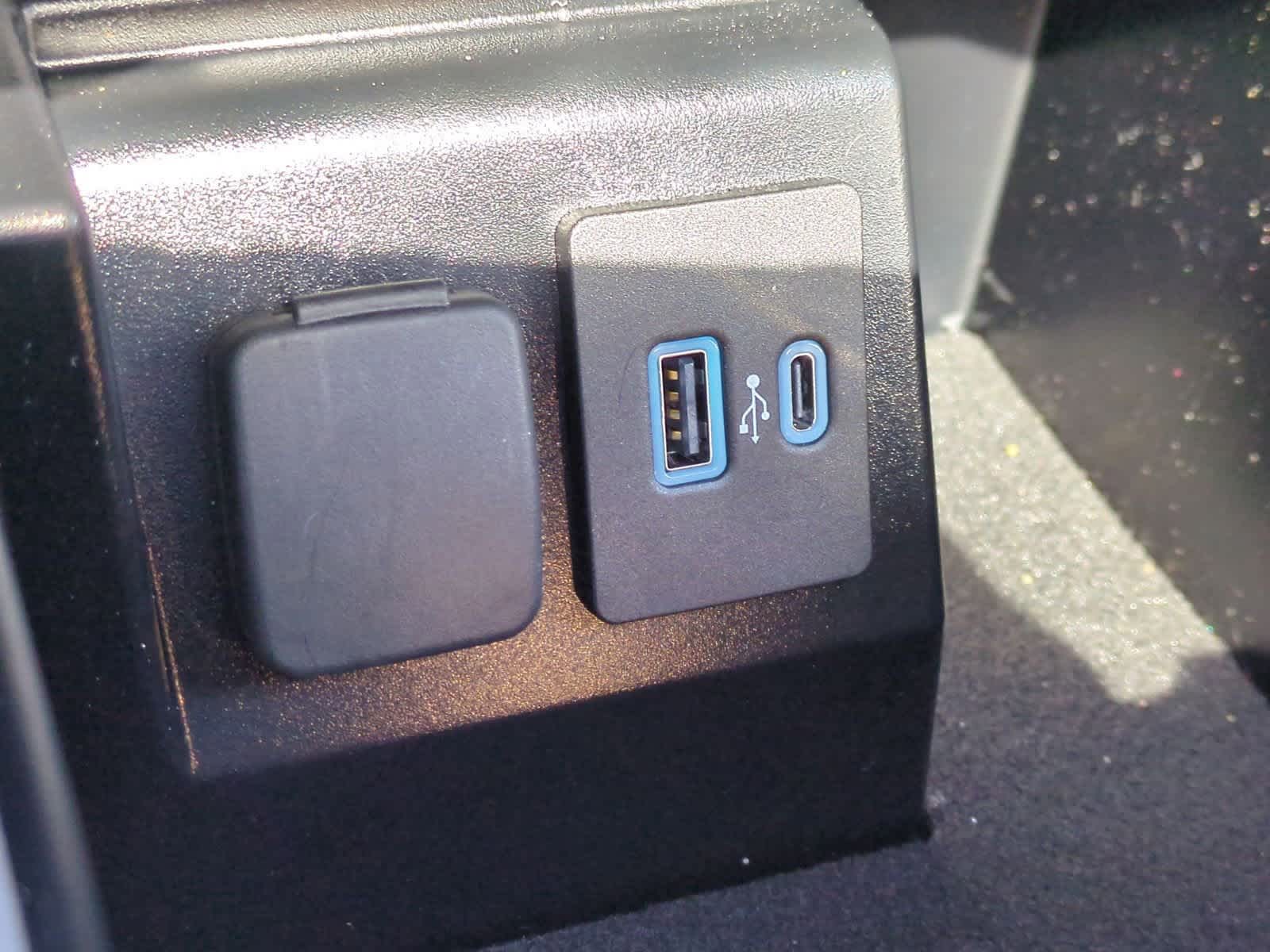 Thumbnail: 2023 Ford Explorer - 34