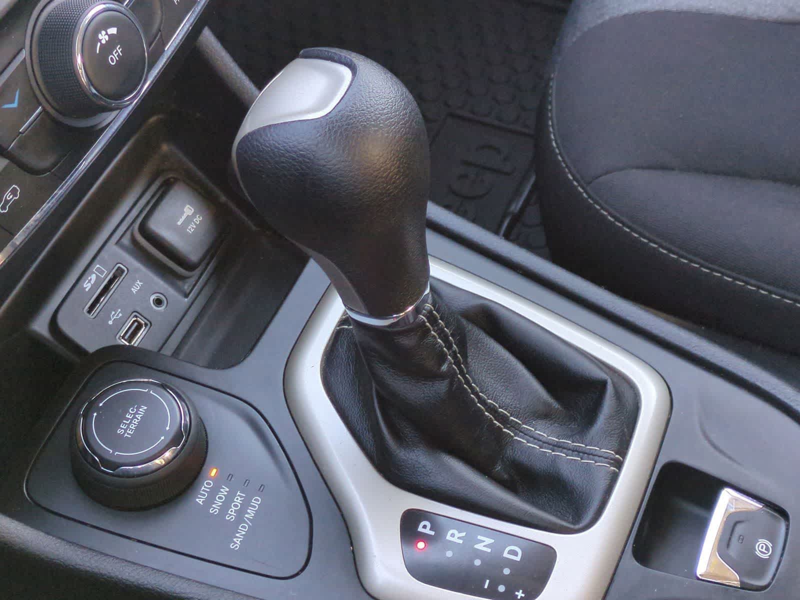 Thumbnail: 2016 Jeep Cherokee - 31