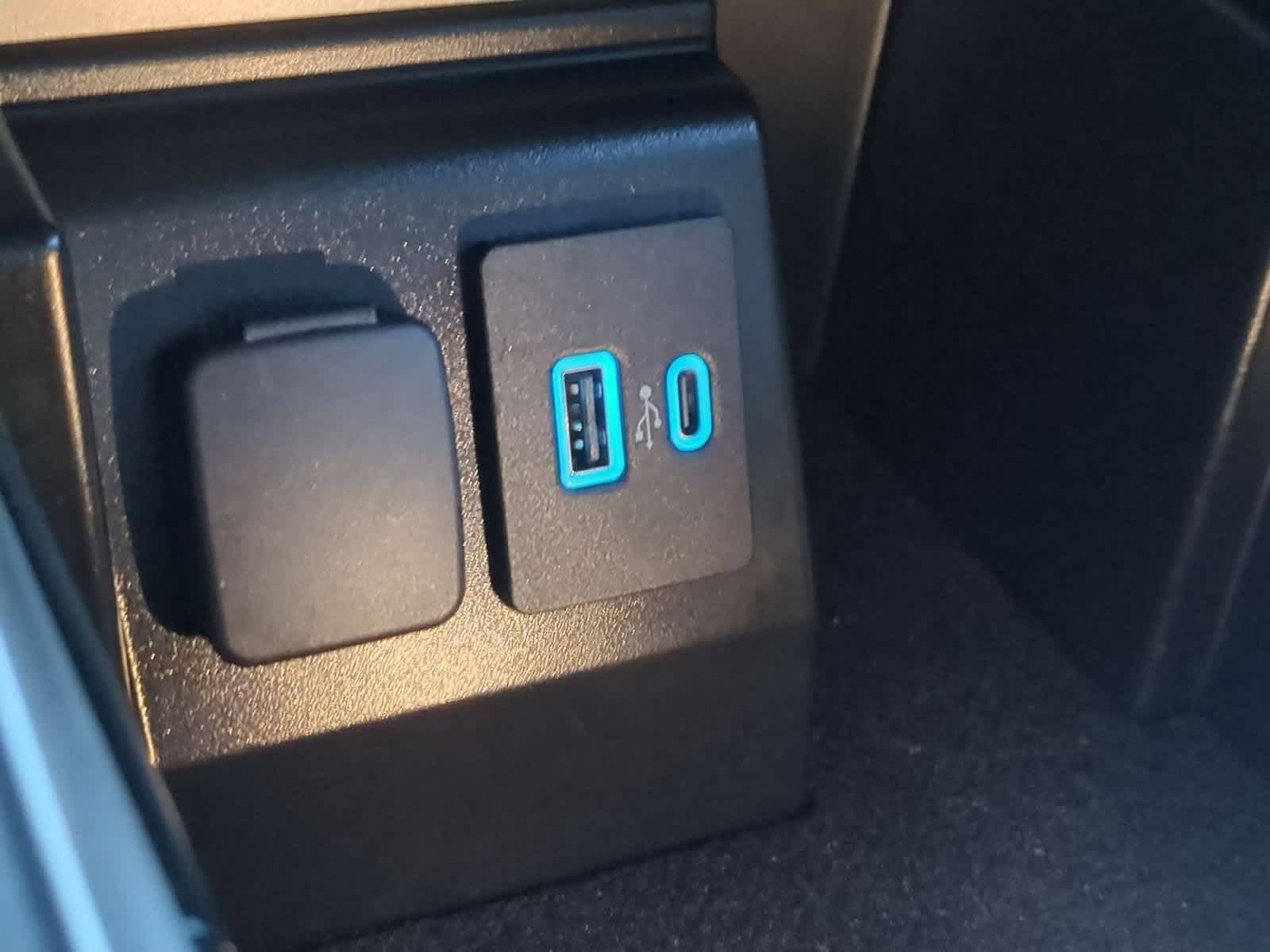 Thumbnail: 2023 Ford Explorer - 31