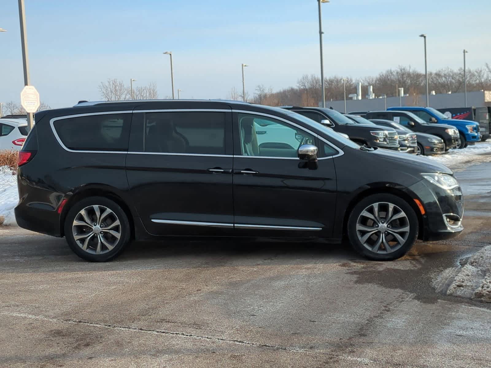 Thumbnail: 2020 Chrysler Pacifica - 9