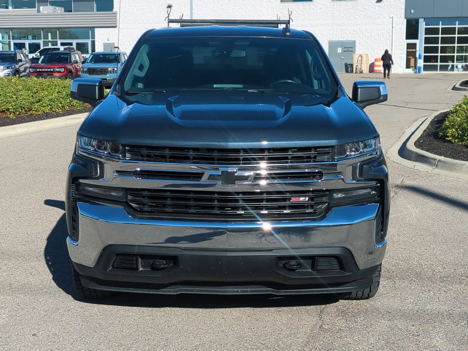 Thumbnail: 2020 Chevrolet Silverado 1500 - 3