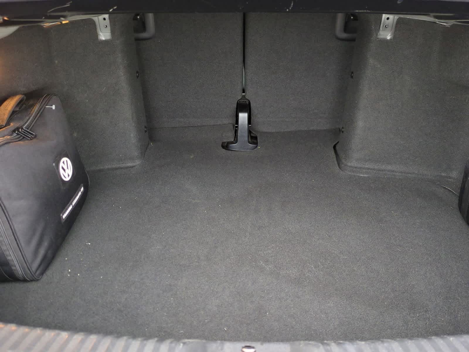 Thumbnail: 2017 Volkswagen Beetle - 34