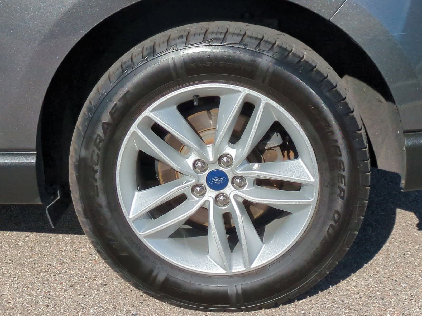 Thumbnail: 2015 Ford Edge - 14