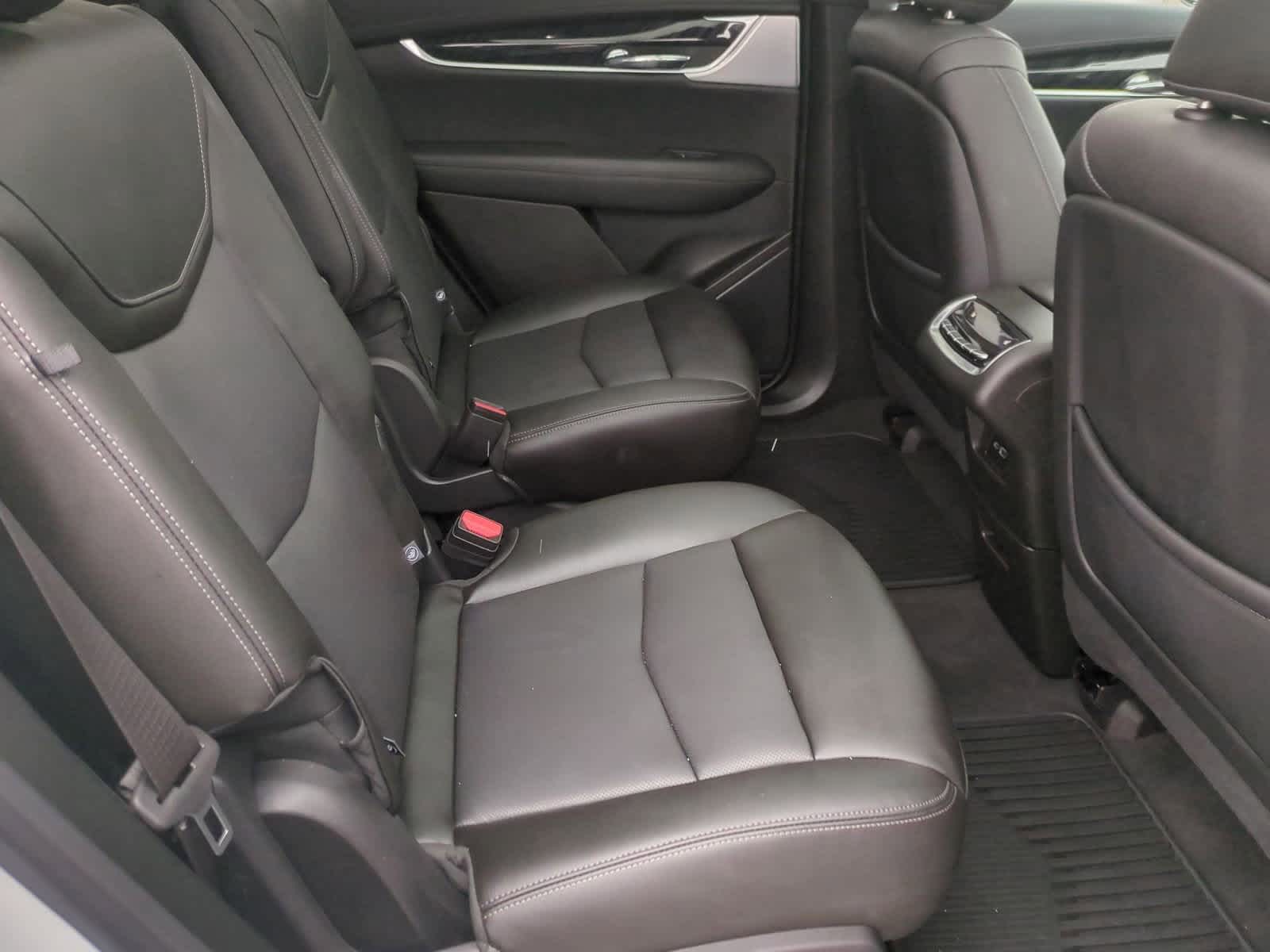 Thumbnail: 2024 Cadillac XT6 - 21