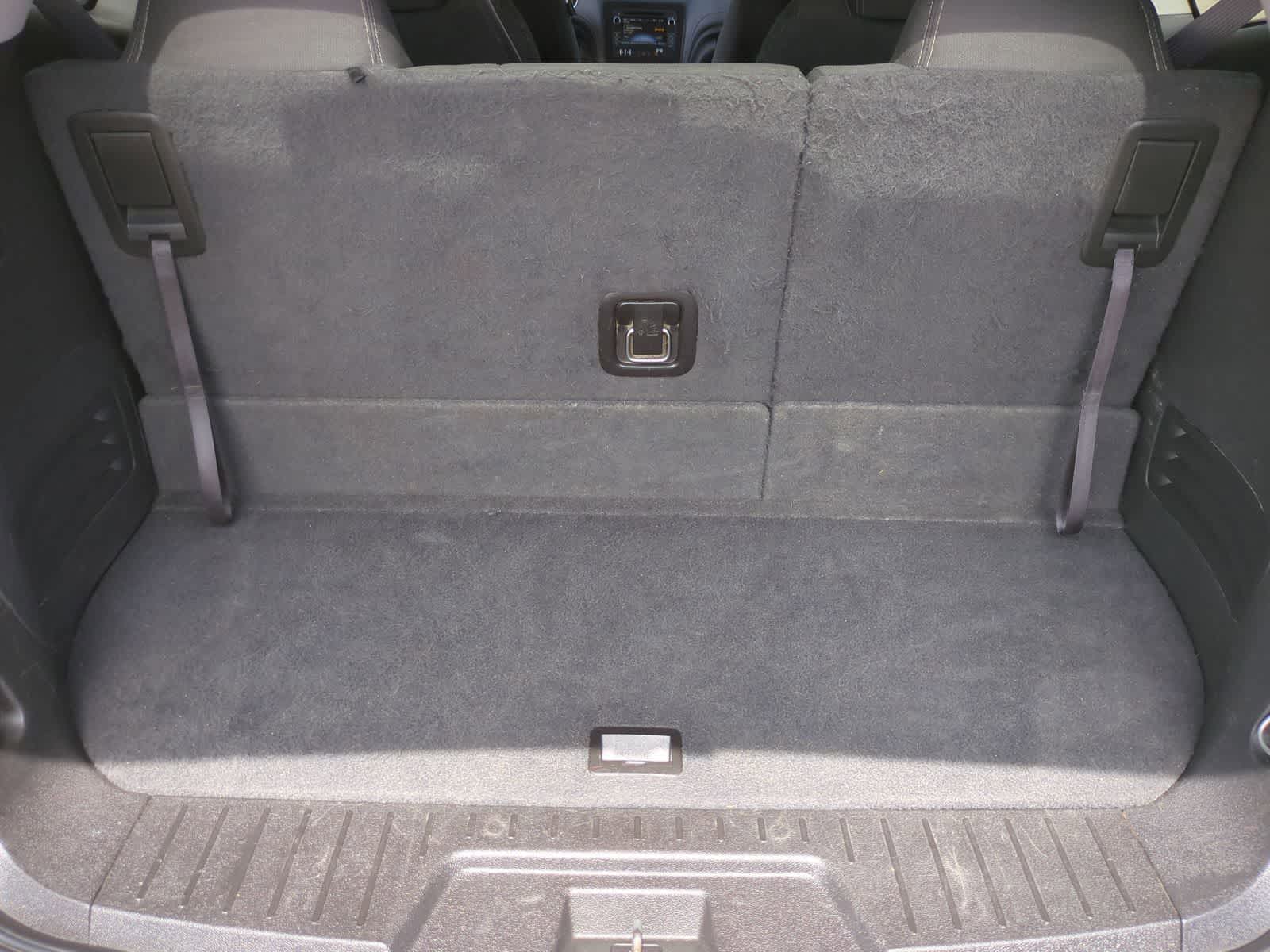 Thumbnail: 2015 Chevrolet Traverse - 31