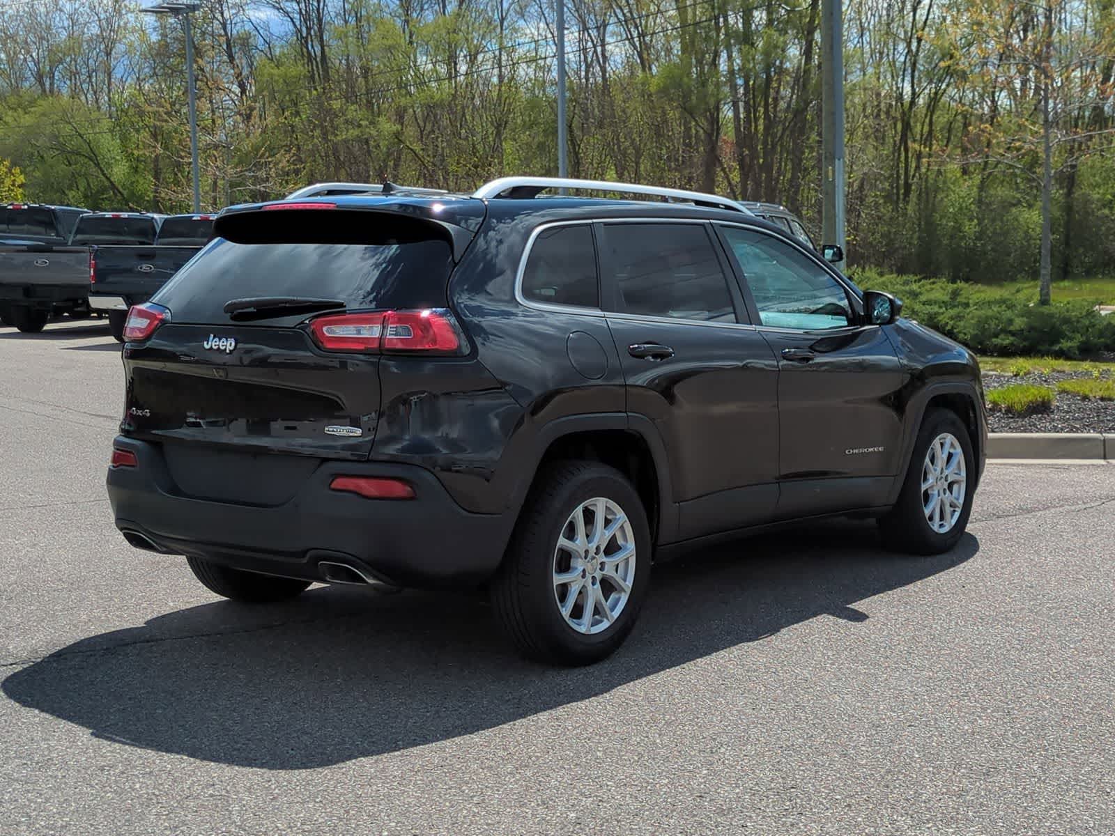 Thumbnail: 2016 Jeep Cherokee - 8