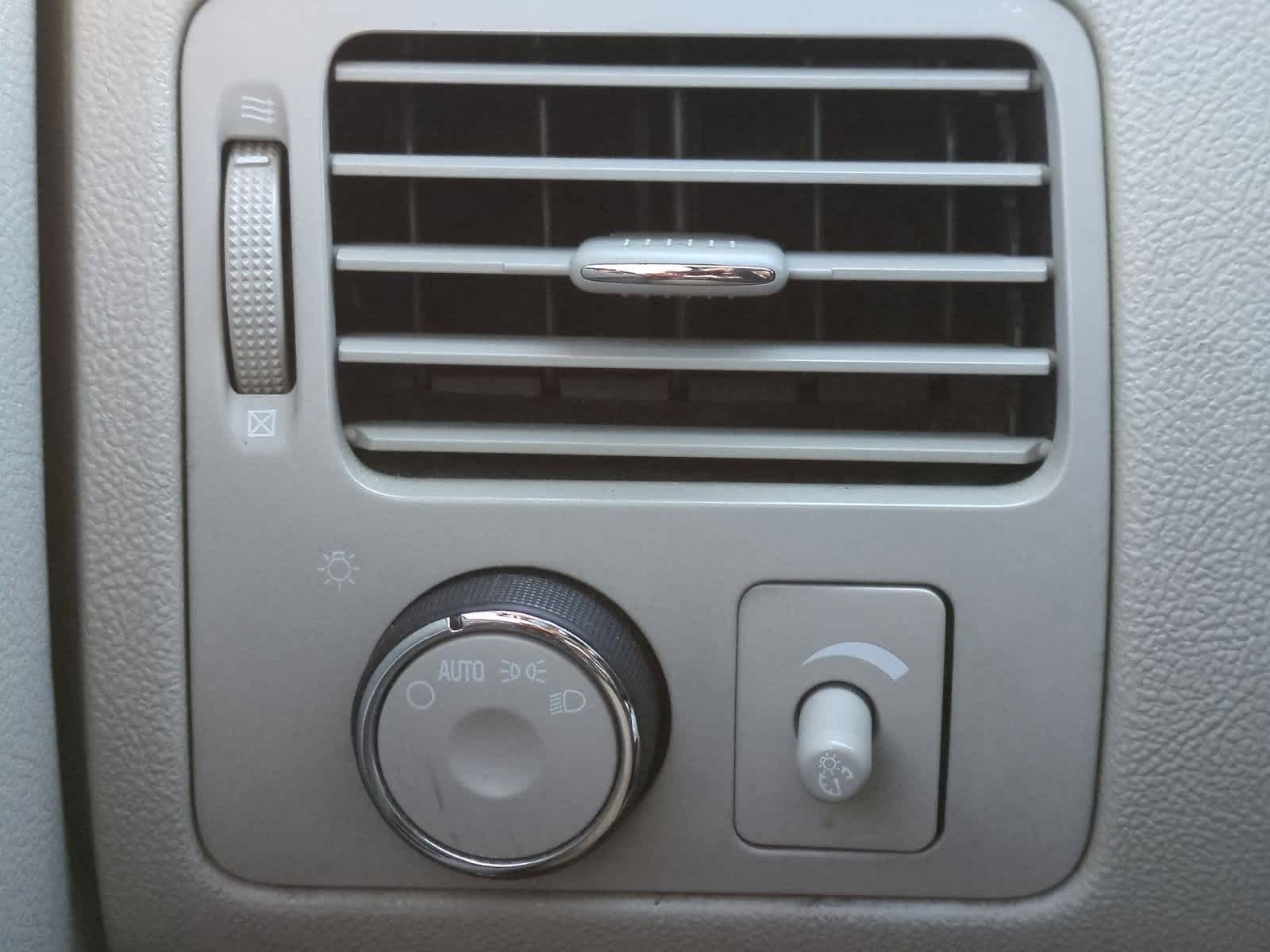 Thumbnail: 2006 Buick Lucerne - 27