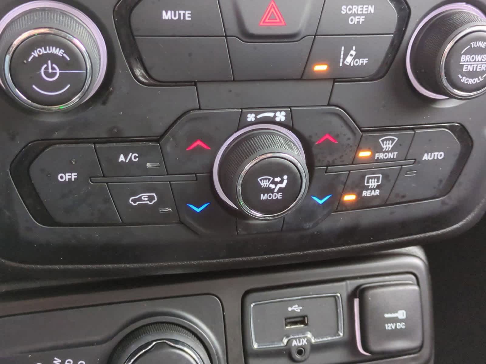 Thumbnail: 2021 Jeep Renegade - 27