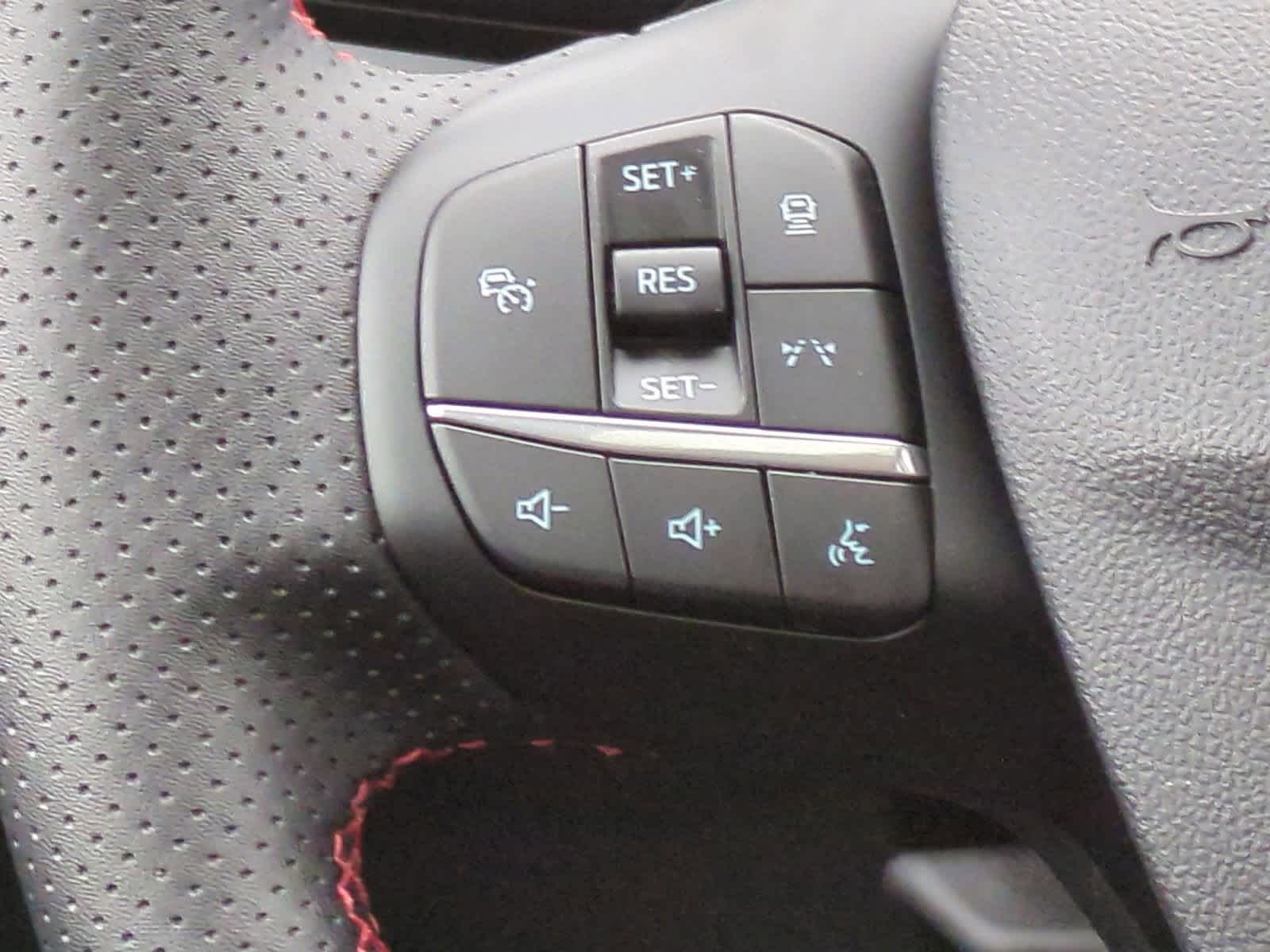 2025 Ford Escape ST-Line Elite 25