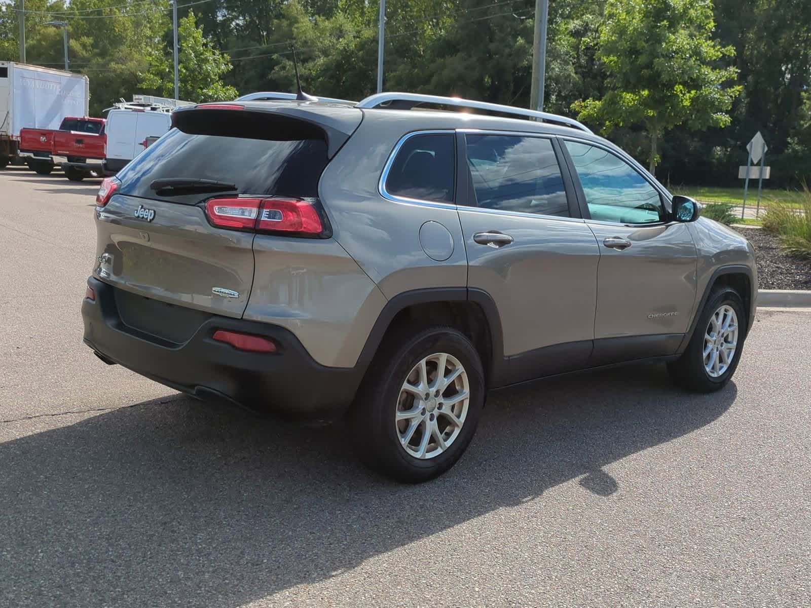 Thumbnail: 2017 Jeep Cherokee - 8