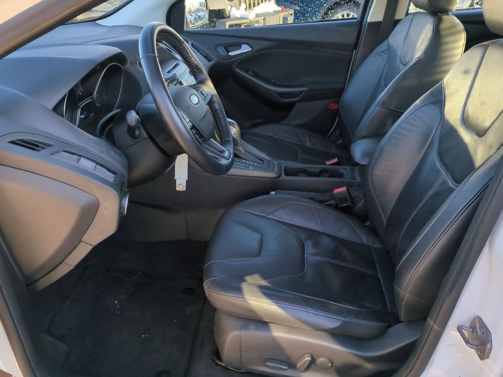 Thumbnail: 2015 Ford Focus - 16