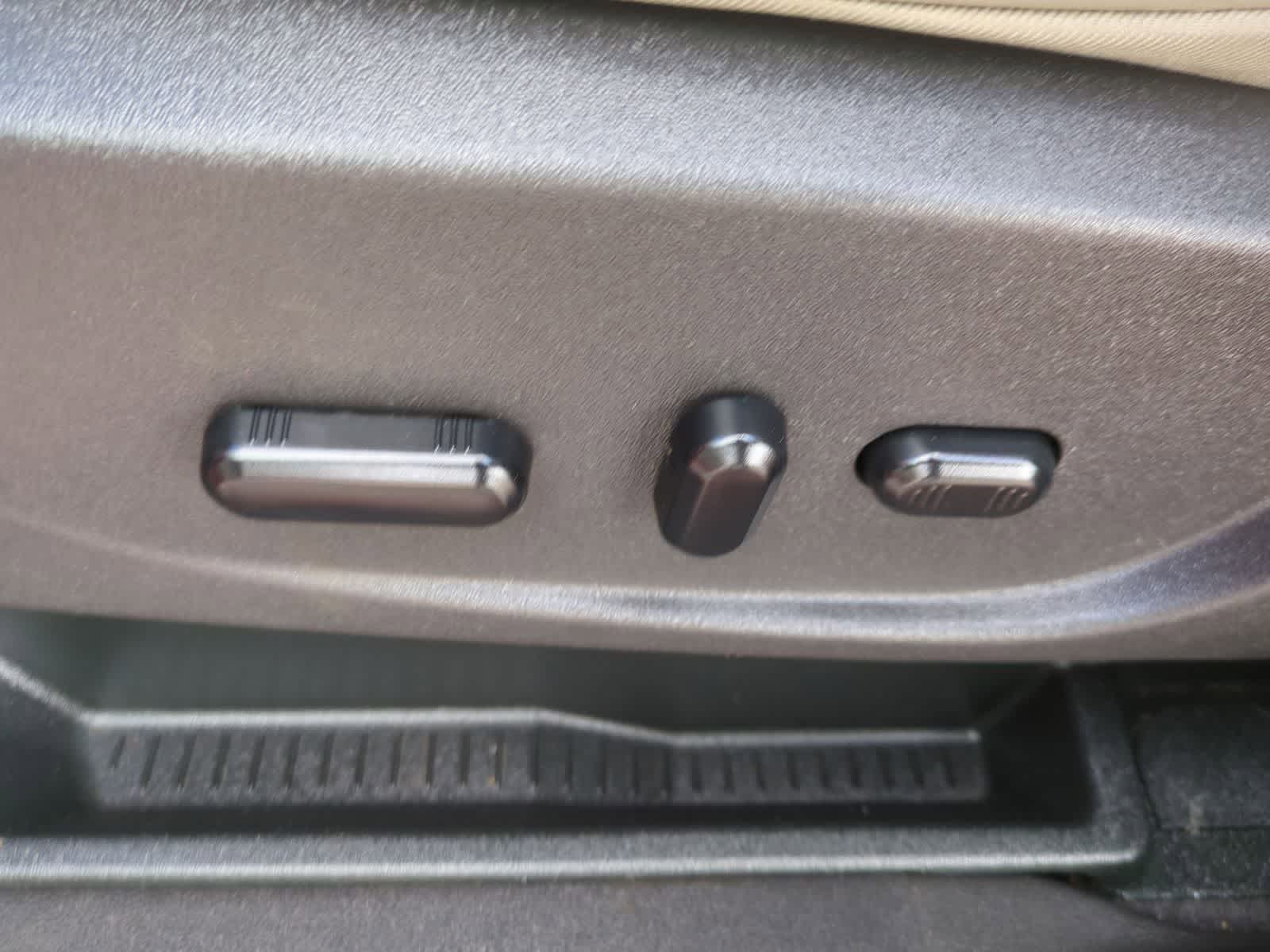 Thumbnail: 2019 Ford Escape - 17