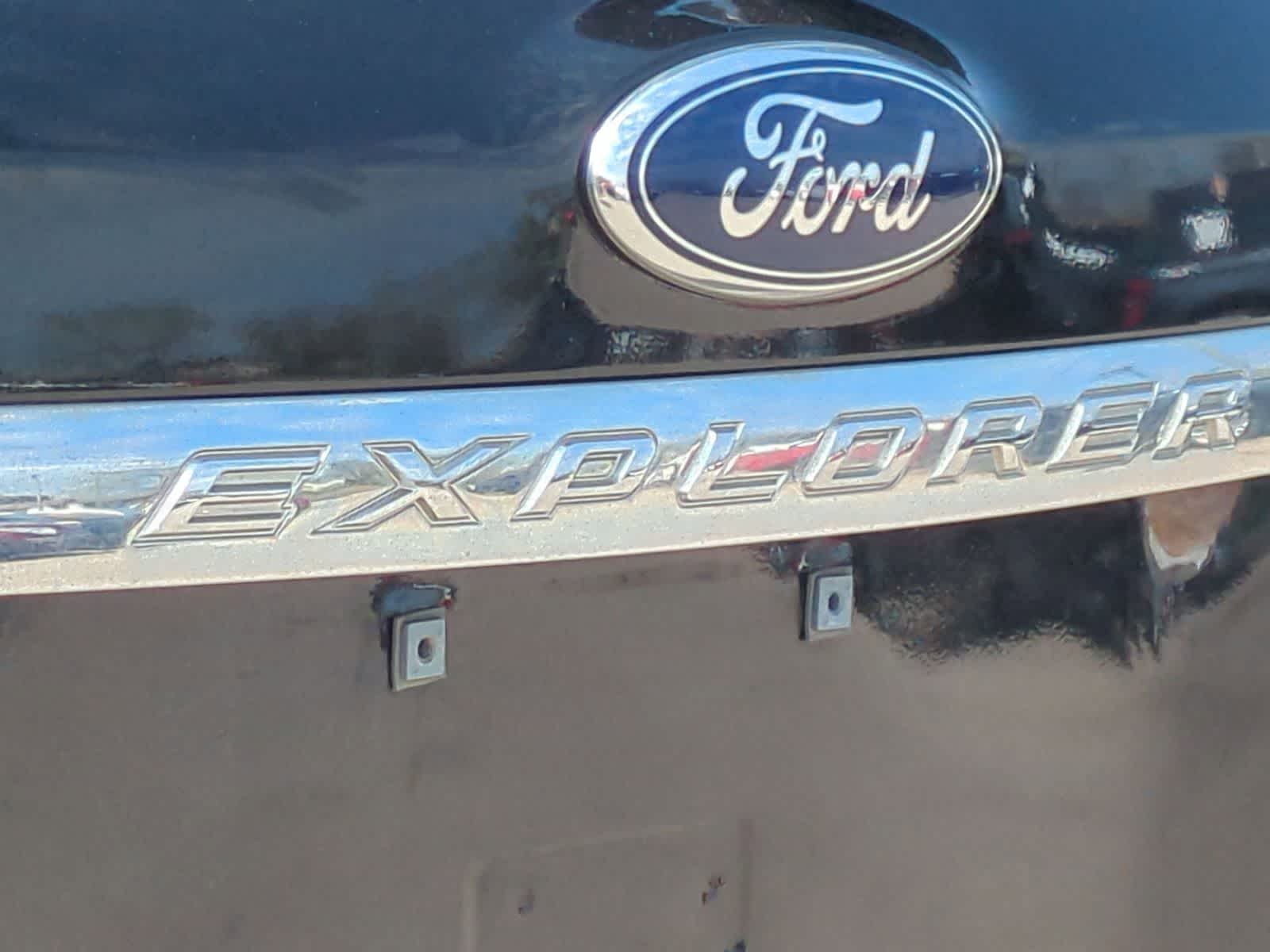 Thumbnail: 2015 Ford Explorer - 13