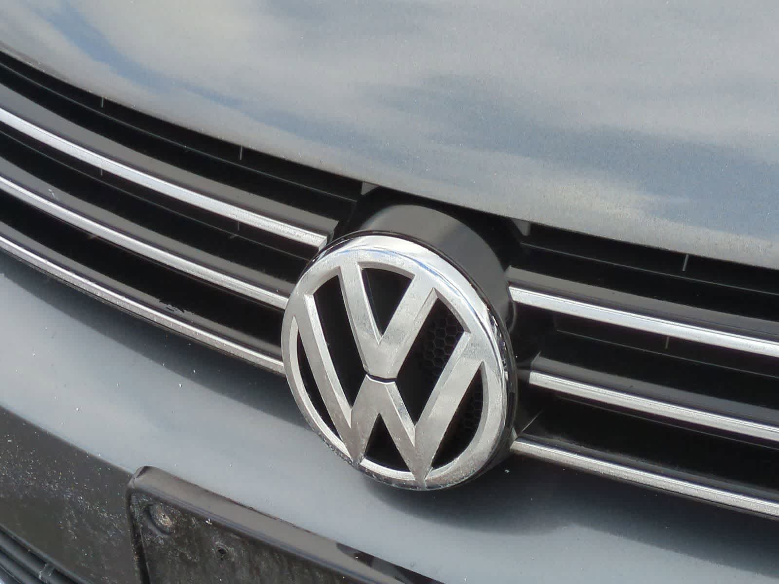 Thumbnail: 2013 Volkswagen Eos - 12