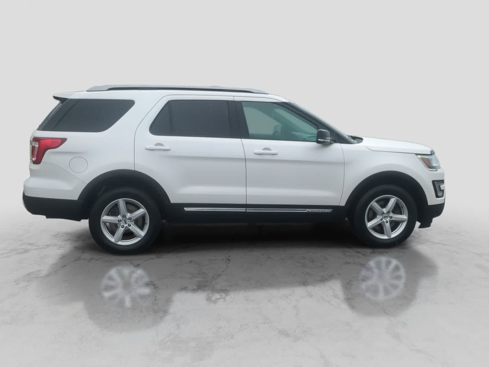Thumbnail: 2017 Ford Explorer - 9