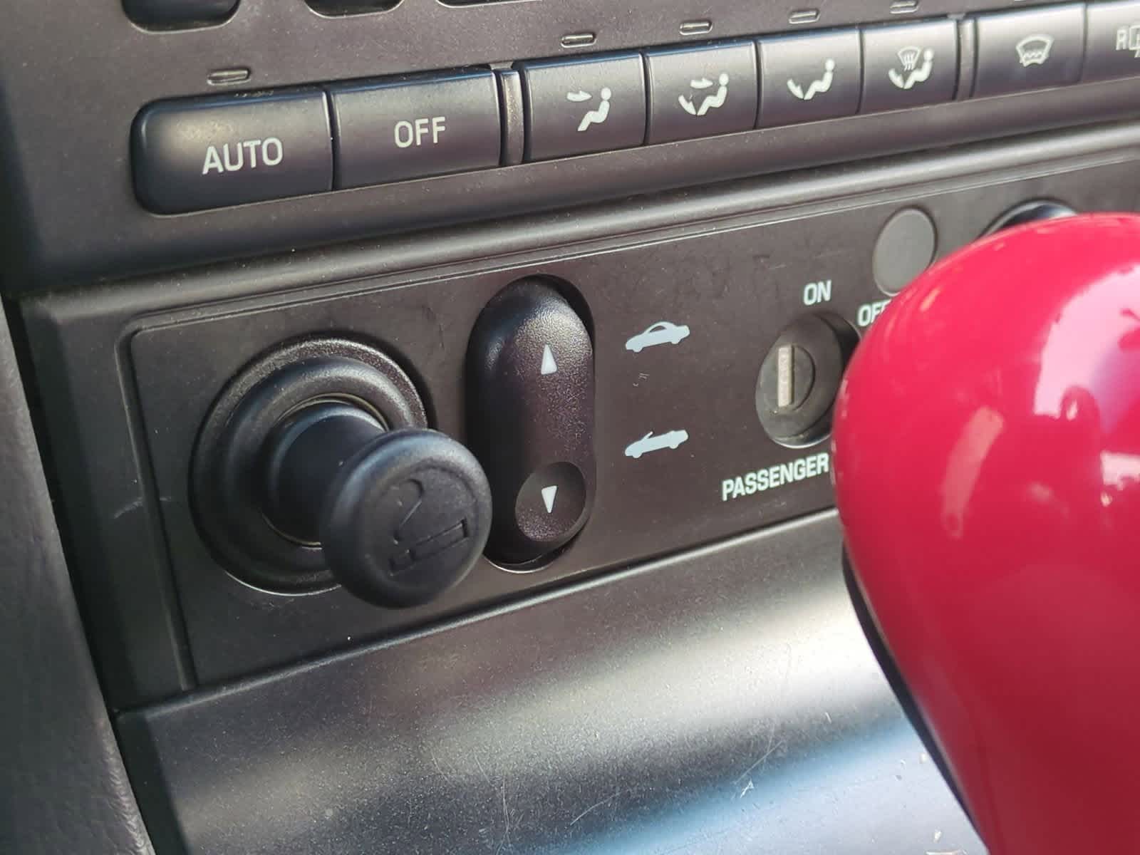 Thumbnail: 2002 Ford Thunderbird - 25