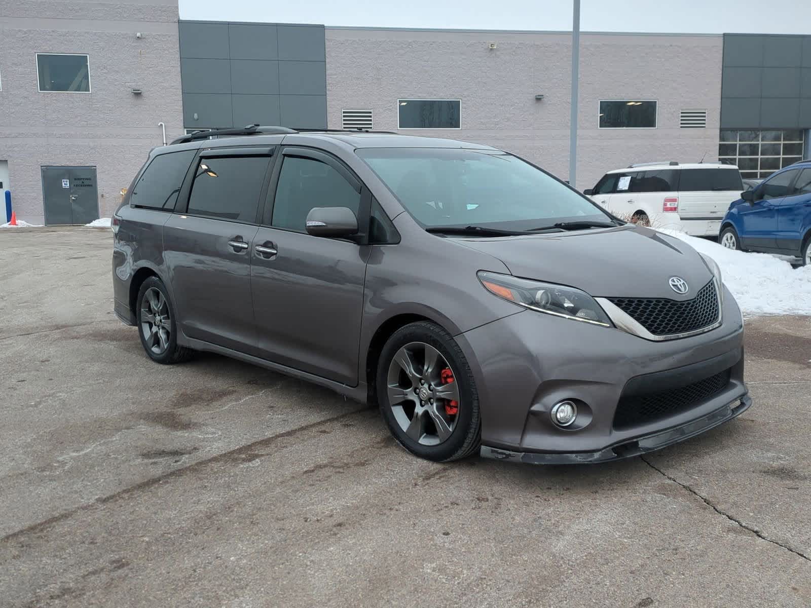 Thumbnail: 2015 Toyota Sienna - 2